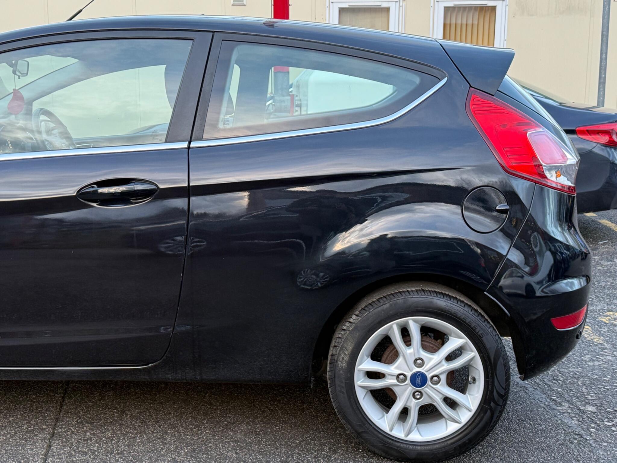 Ford Fiesta - Image 10