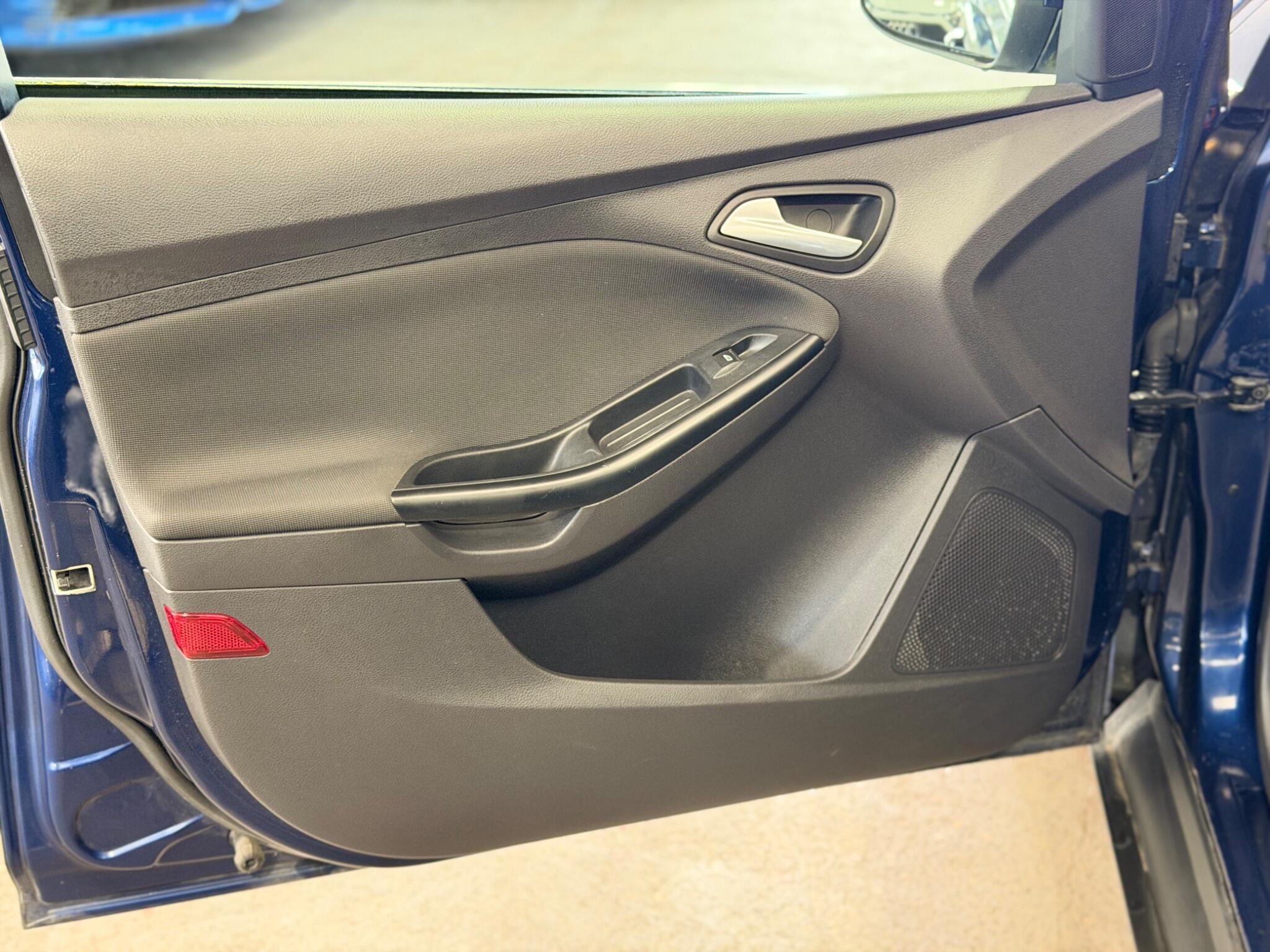 Ford Focus - Image 28