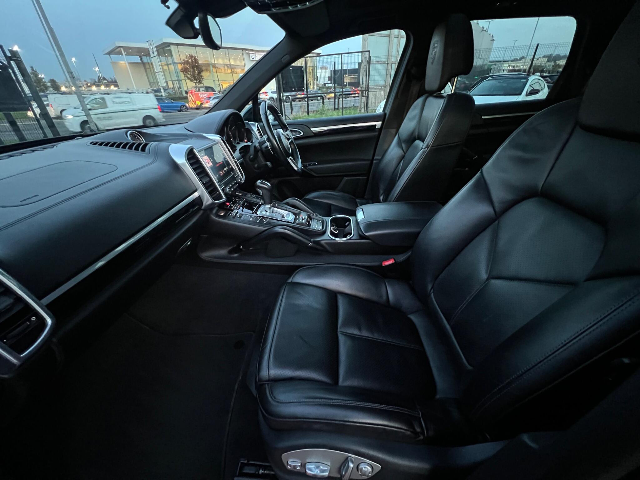 Porsche Cayenne - Image 14