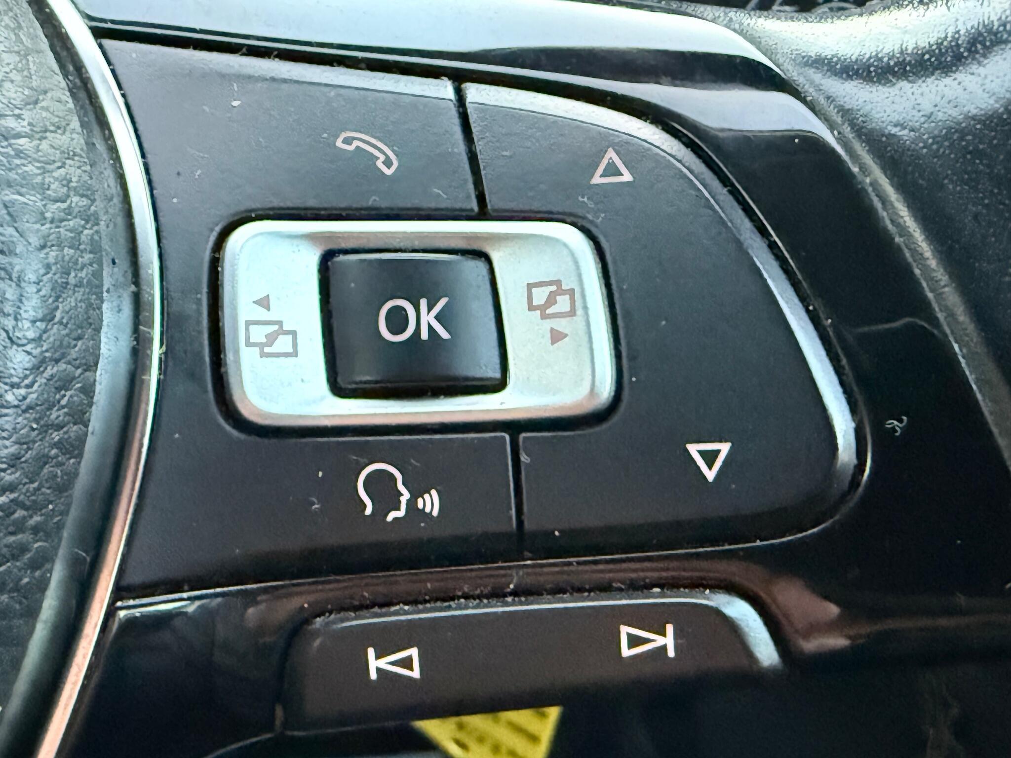 Volkswagen Touran - Image 23