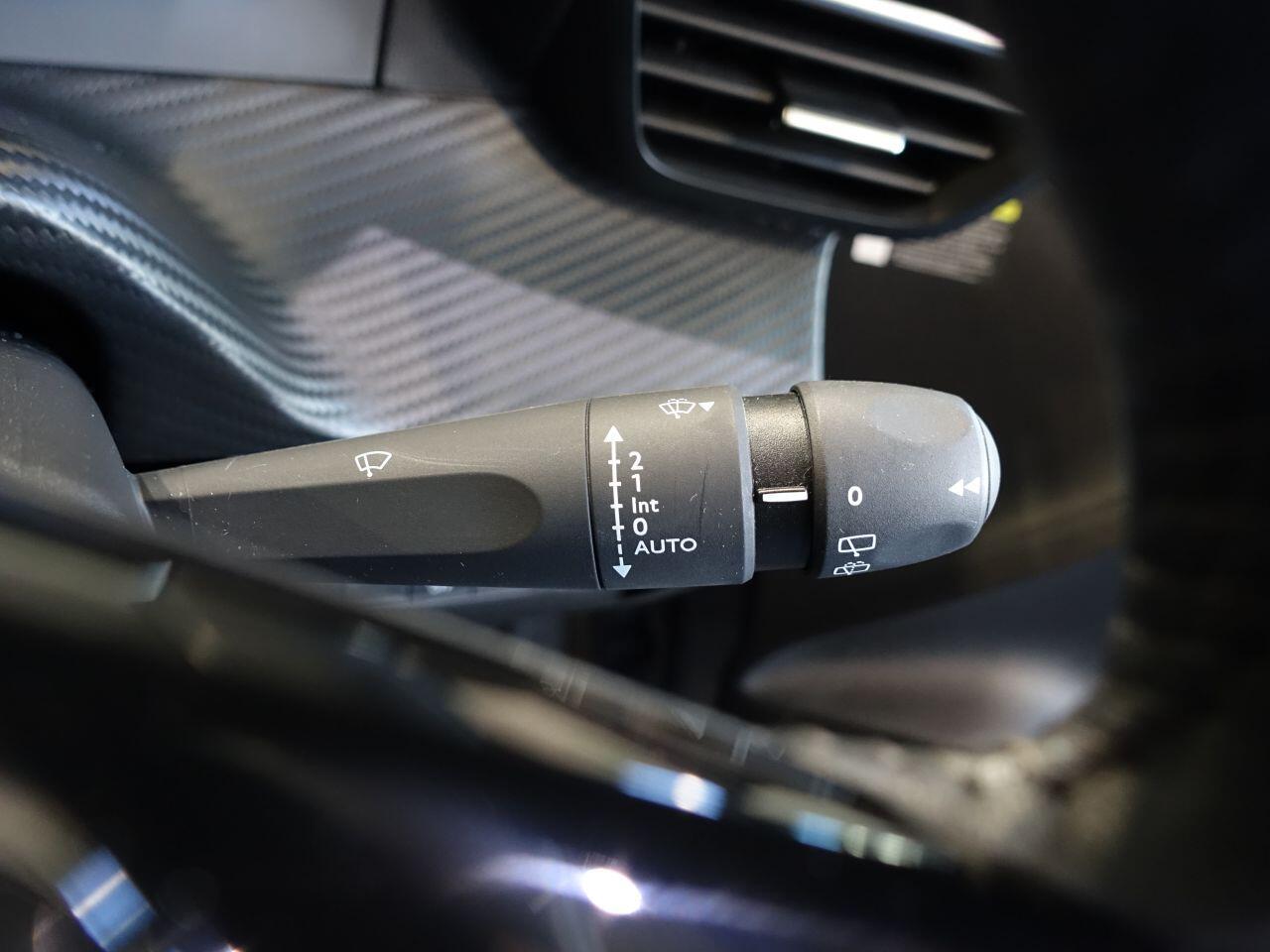Peugeot E-208 - Image 12