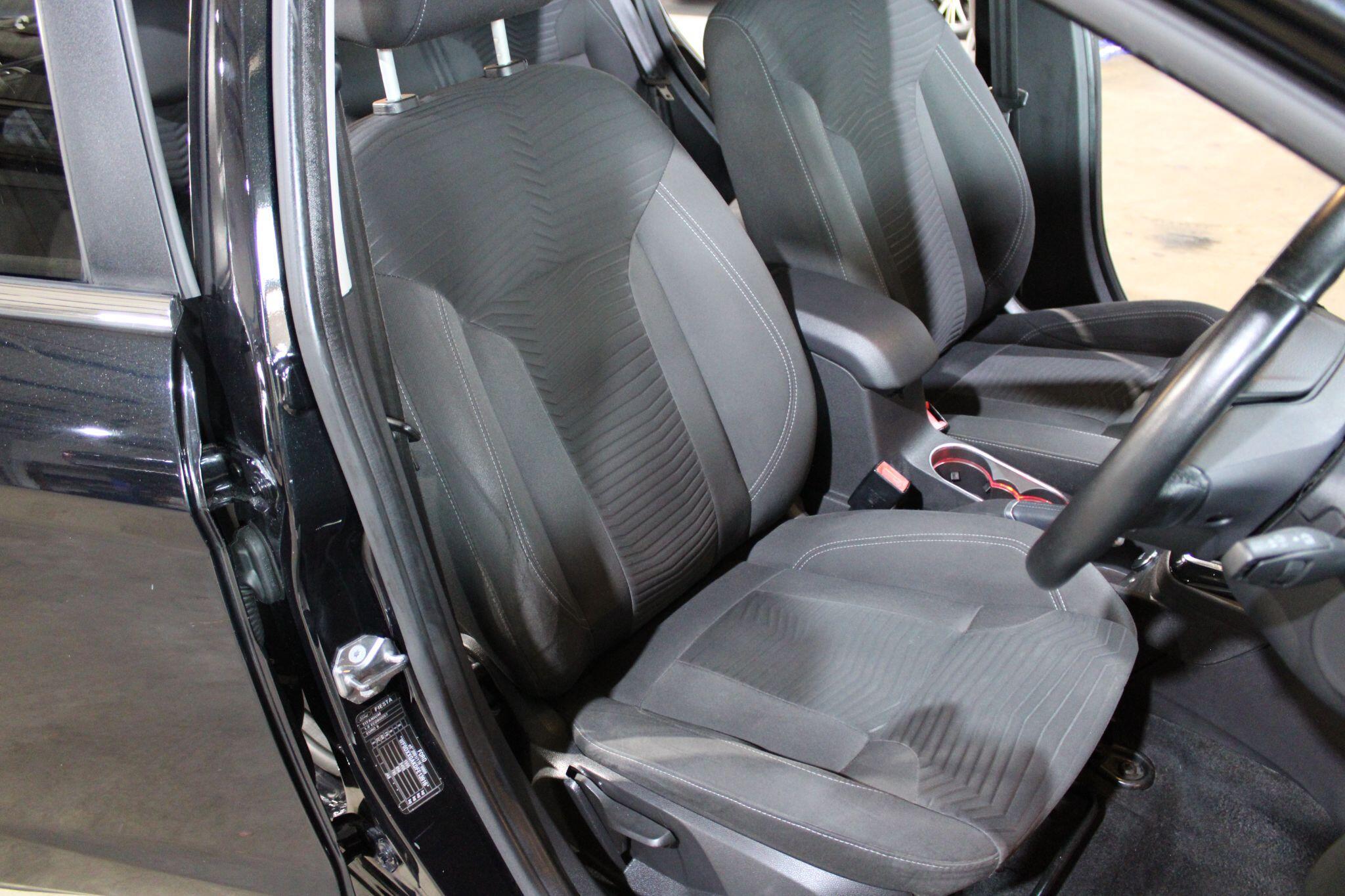 Ford Fiesta - Image 13