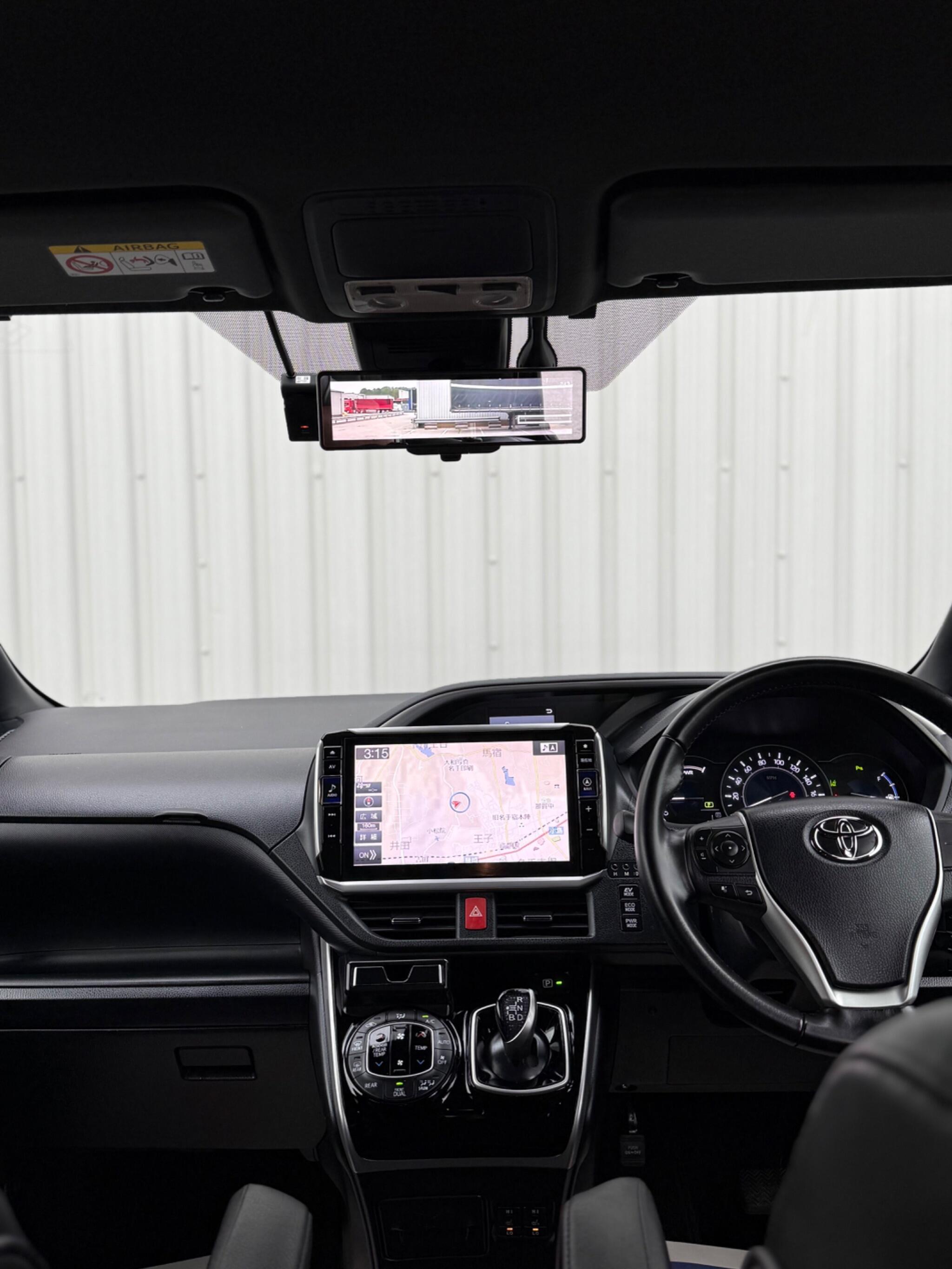 Toyota Voxy - Image 37