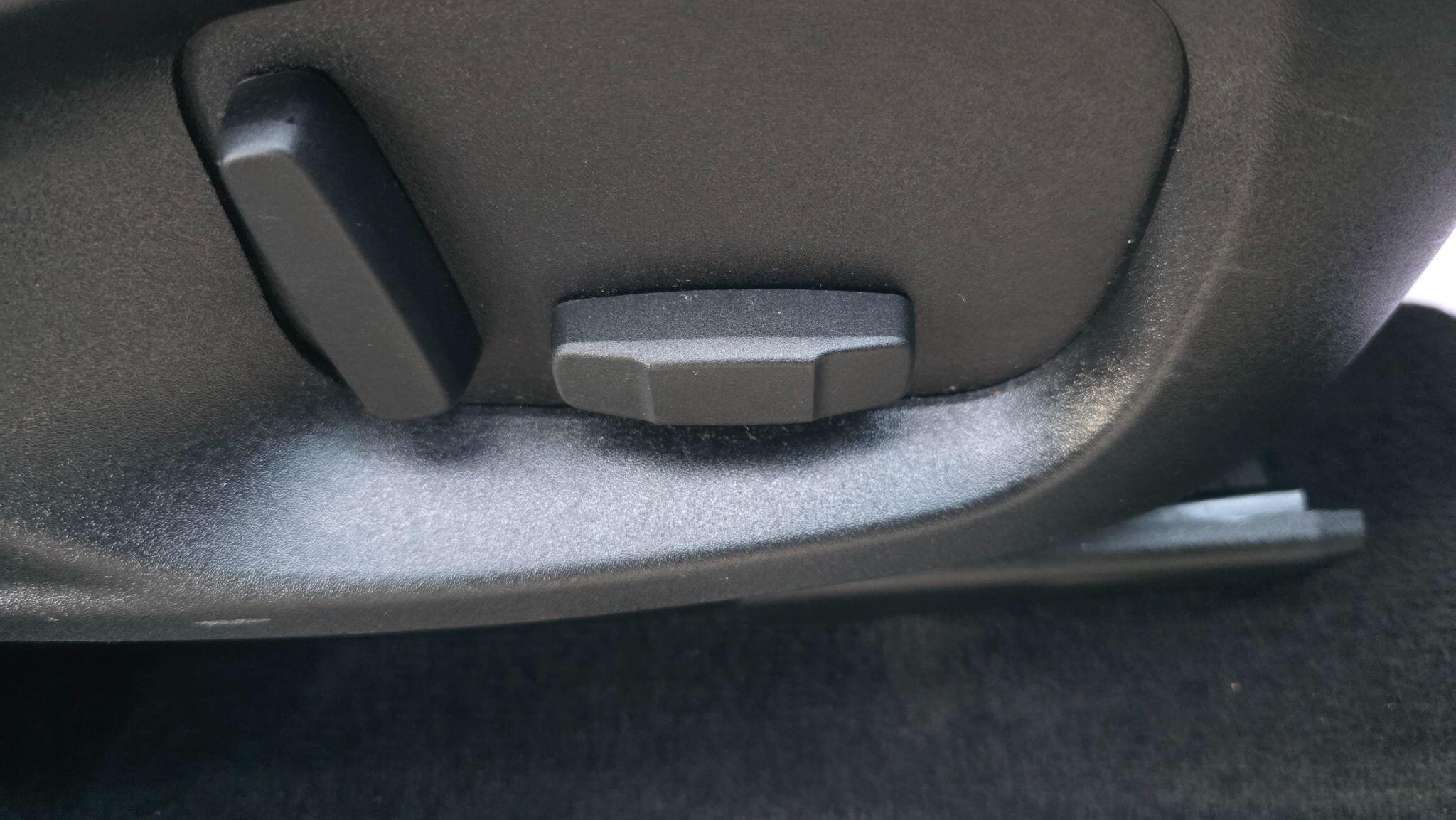 Jaguar E-Pace - Image 23