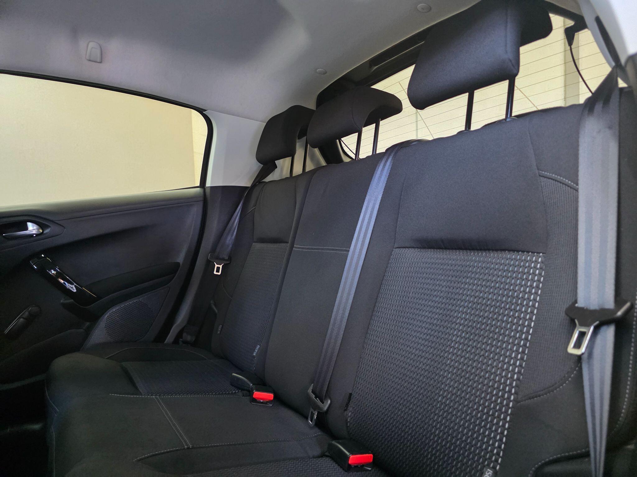Peugeot 208 - Image 20