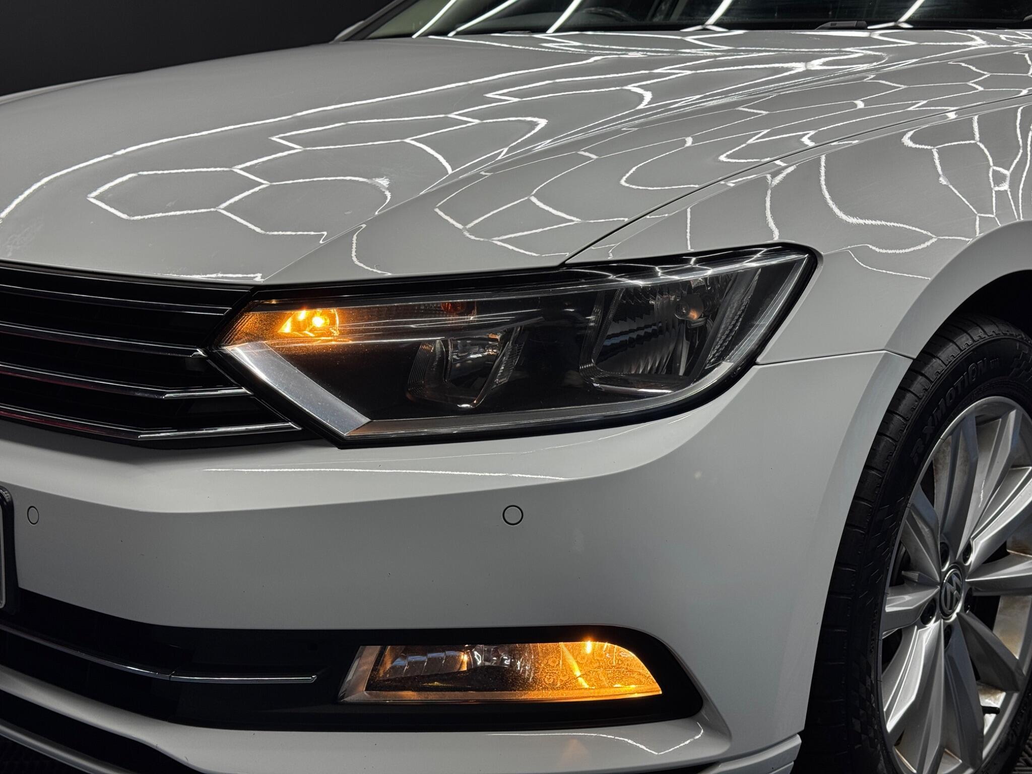 Volkswagen Passat - Image 45