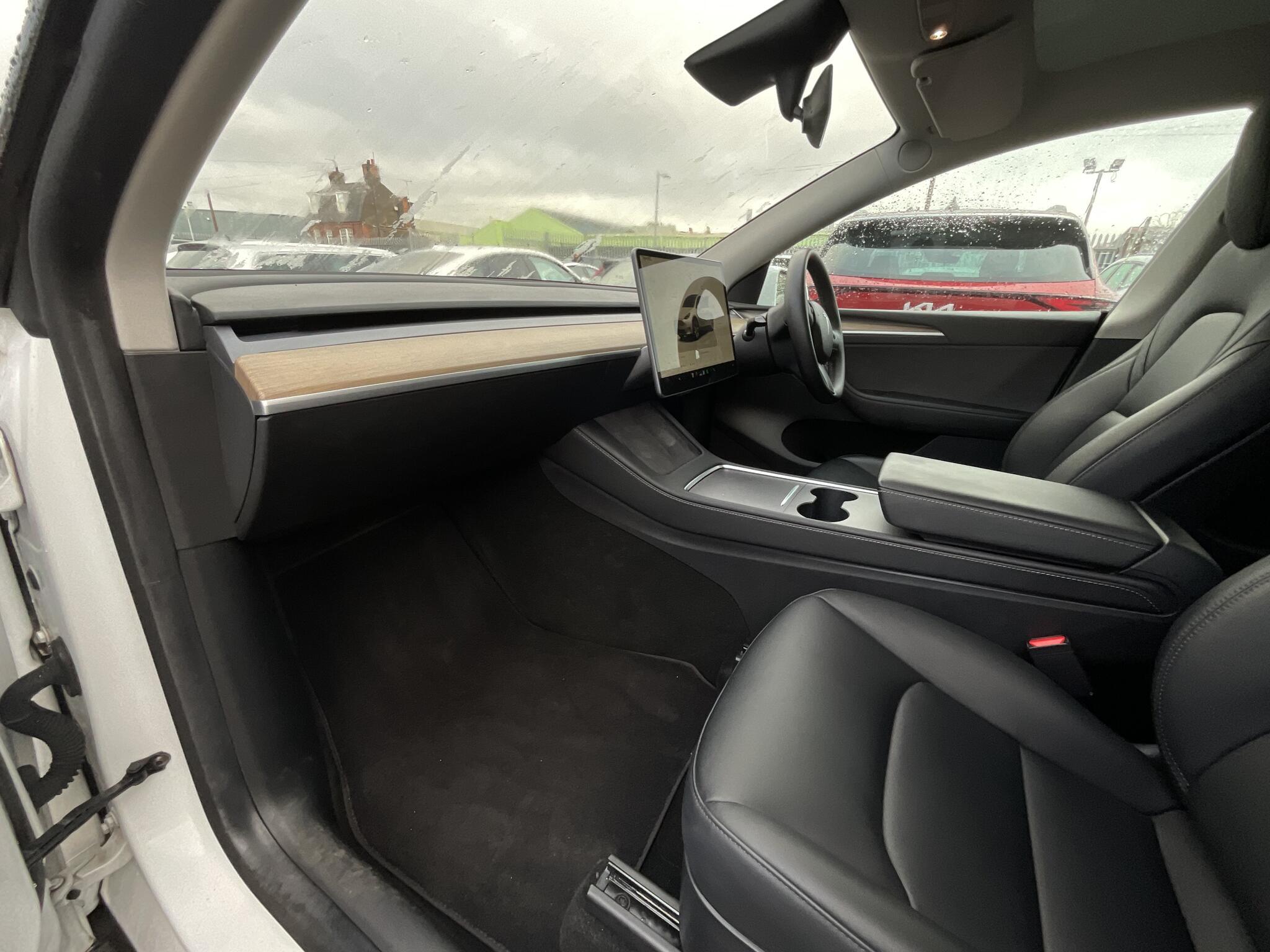 Tesla Model Y - Image 19