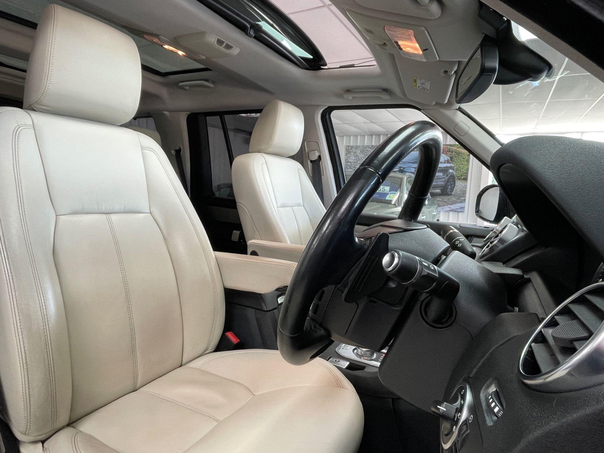 Land Rover DISCOVERY 4 - Image 26