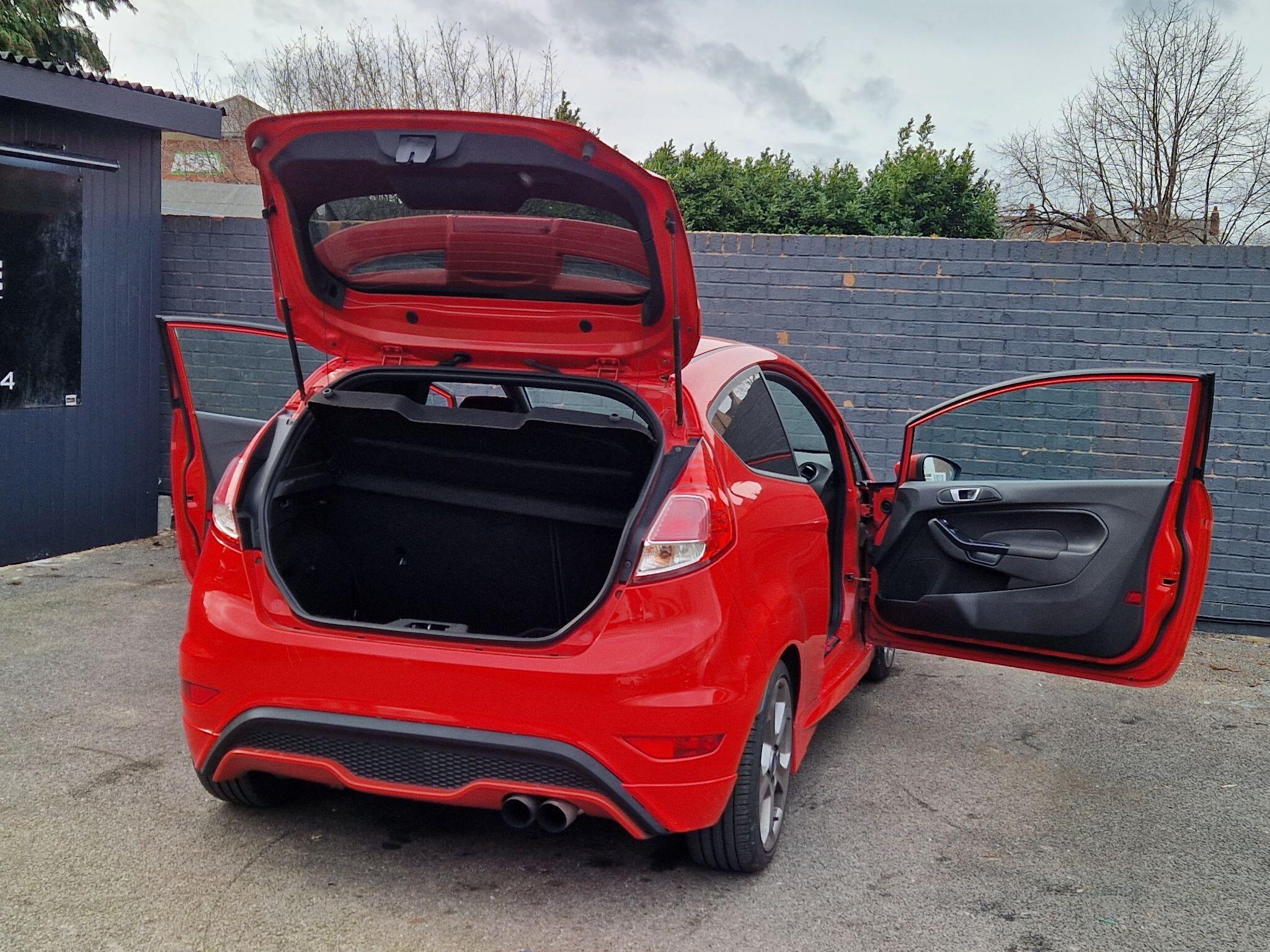 Ford Fiesta - Image 23