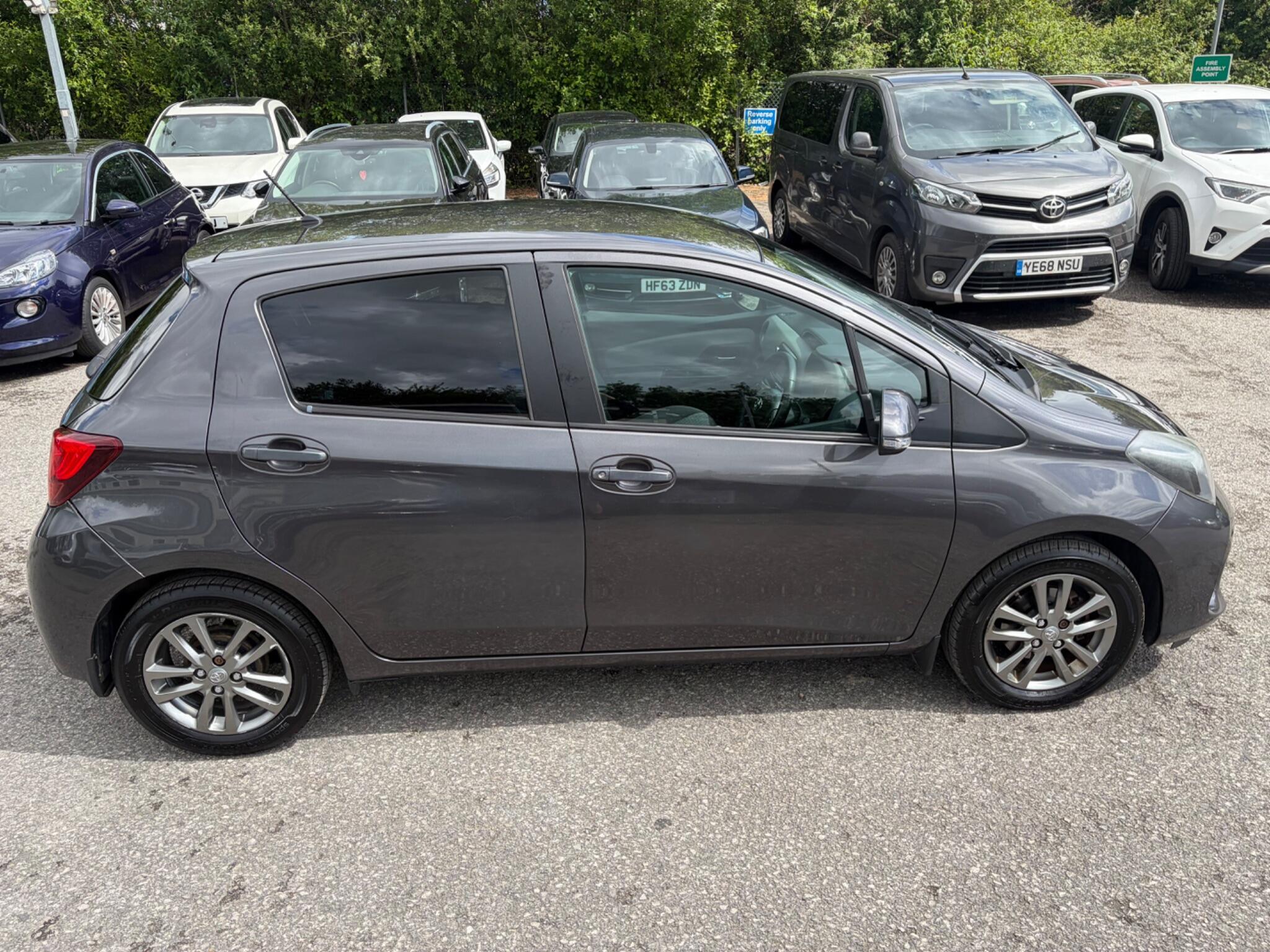 Toyota Yaris - Image 14