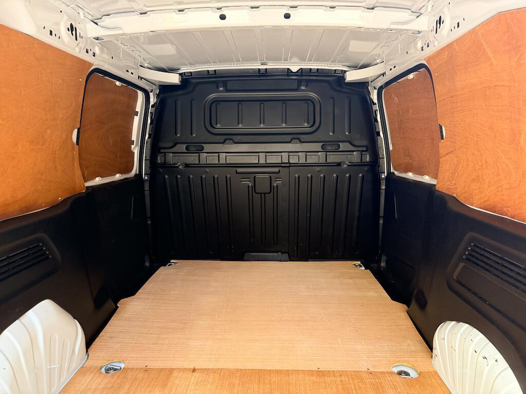 Vauxhall Combo - Image 8