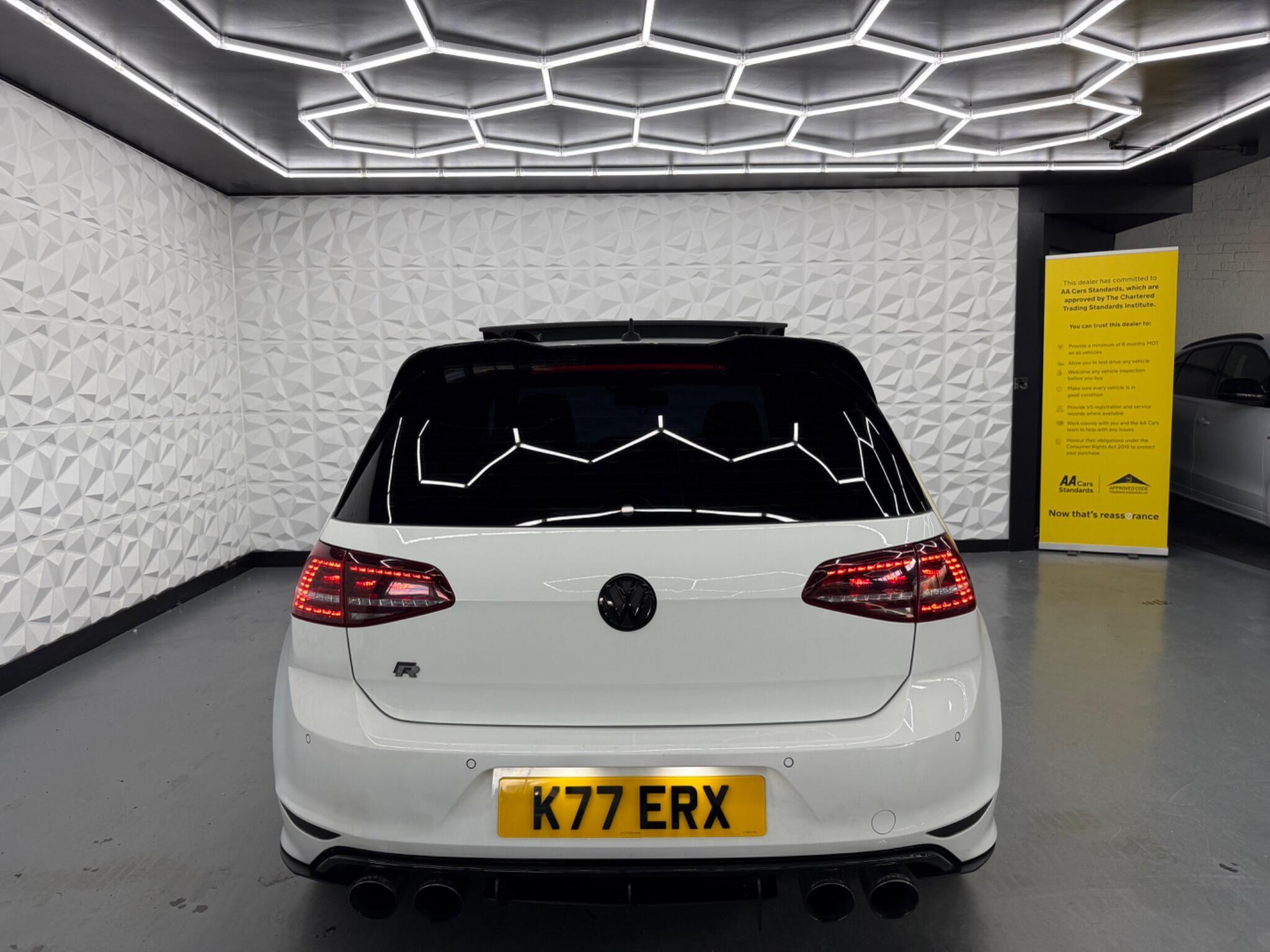 Volkswagen Golf - Image 18