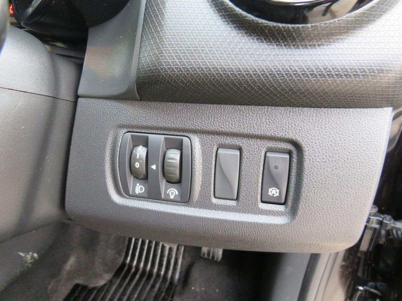 Renault Clio - Image 21