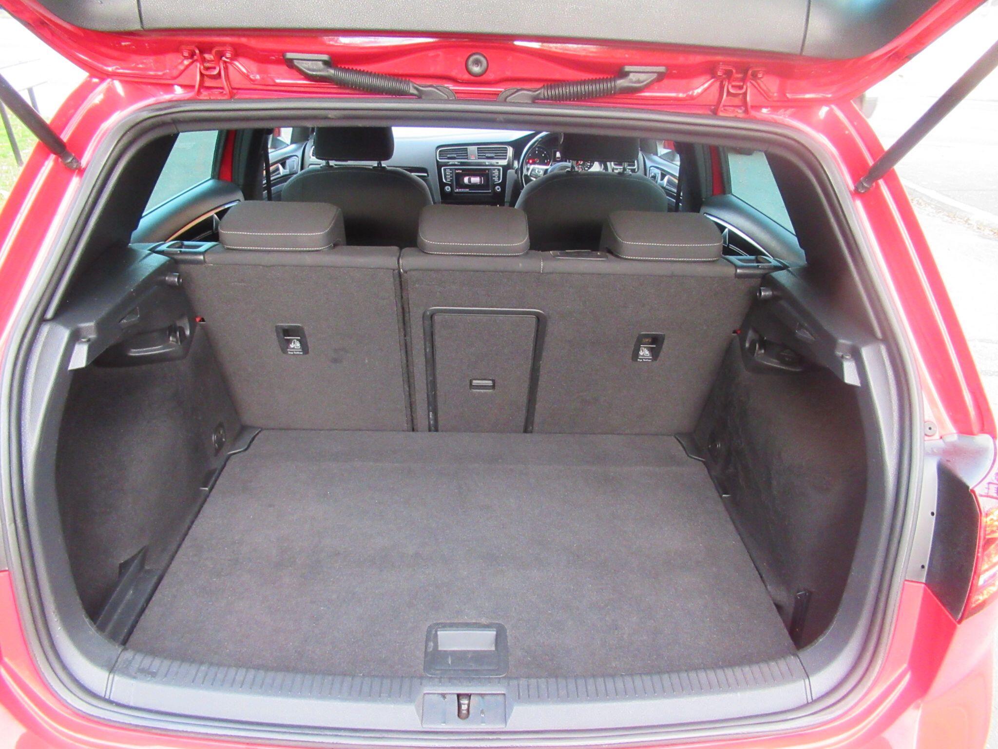 Volkswagen Golf - Image 13