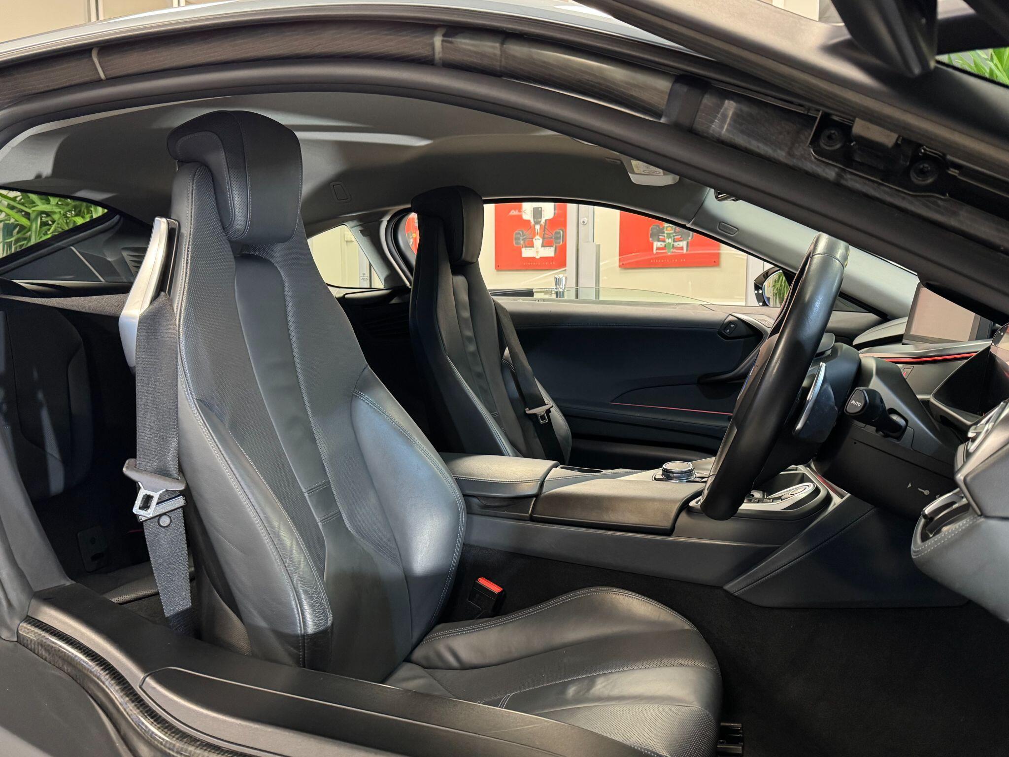 BMW i8 - Image 2