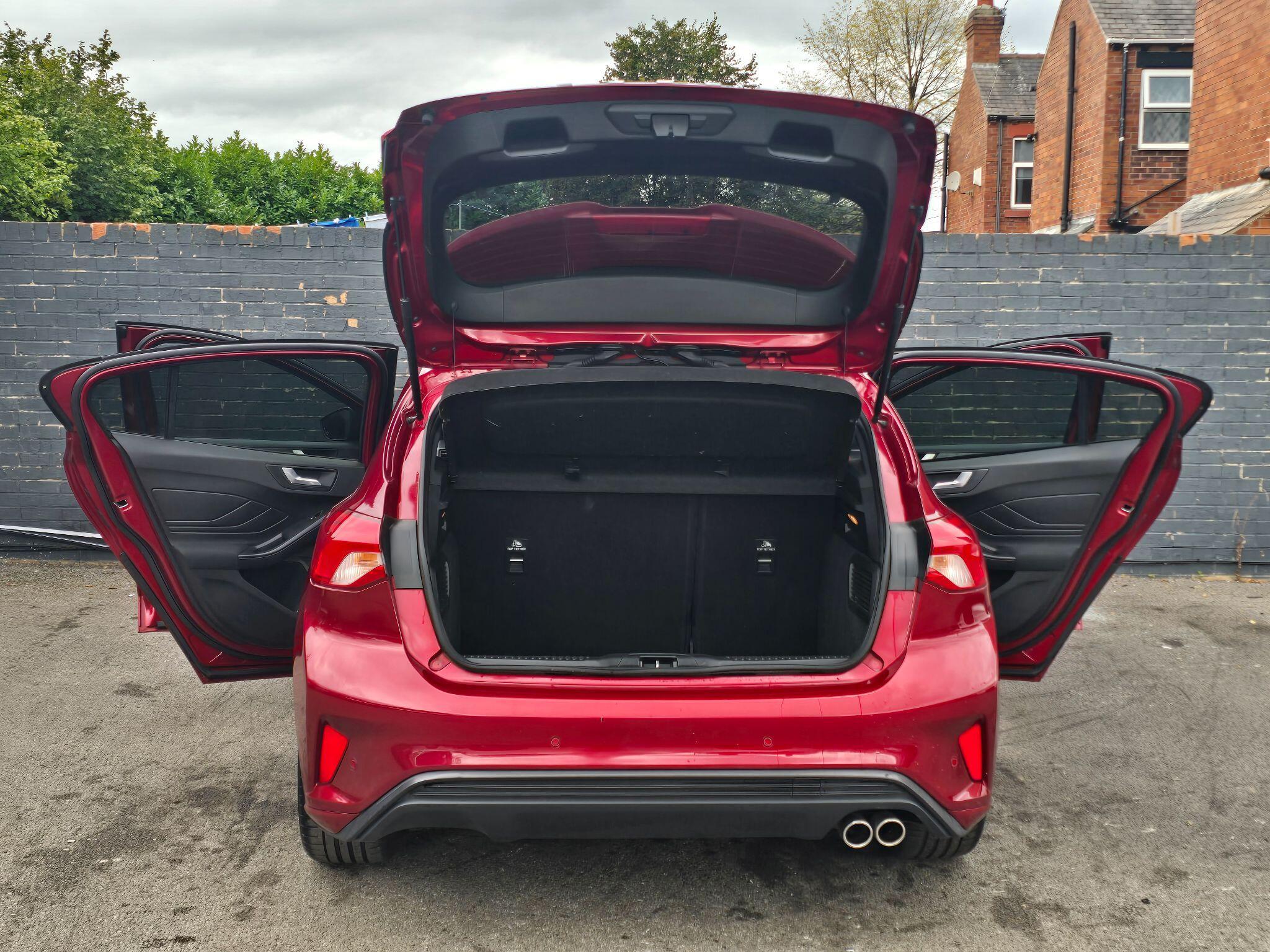 Ford Focus - Image 20