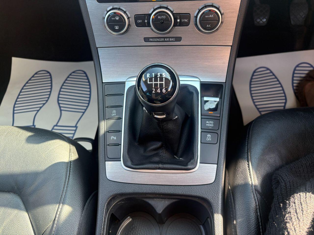 Volkswagen Passat - Image 14