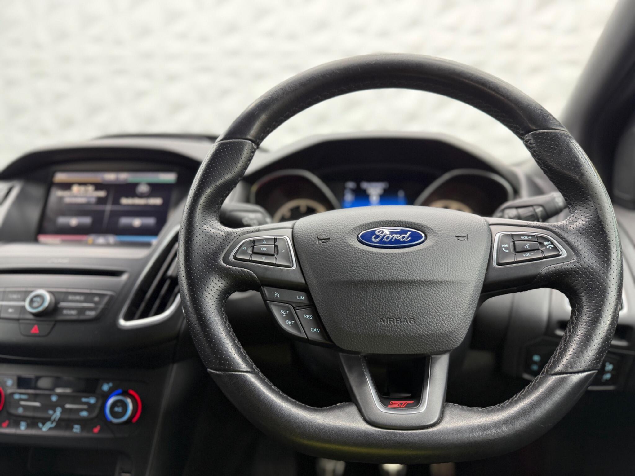 Ford Focus - Image 32