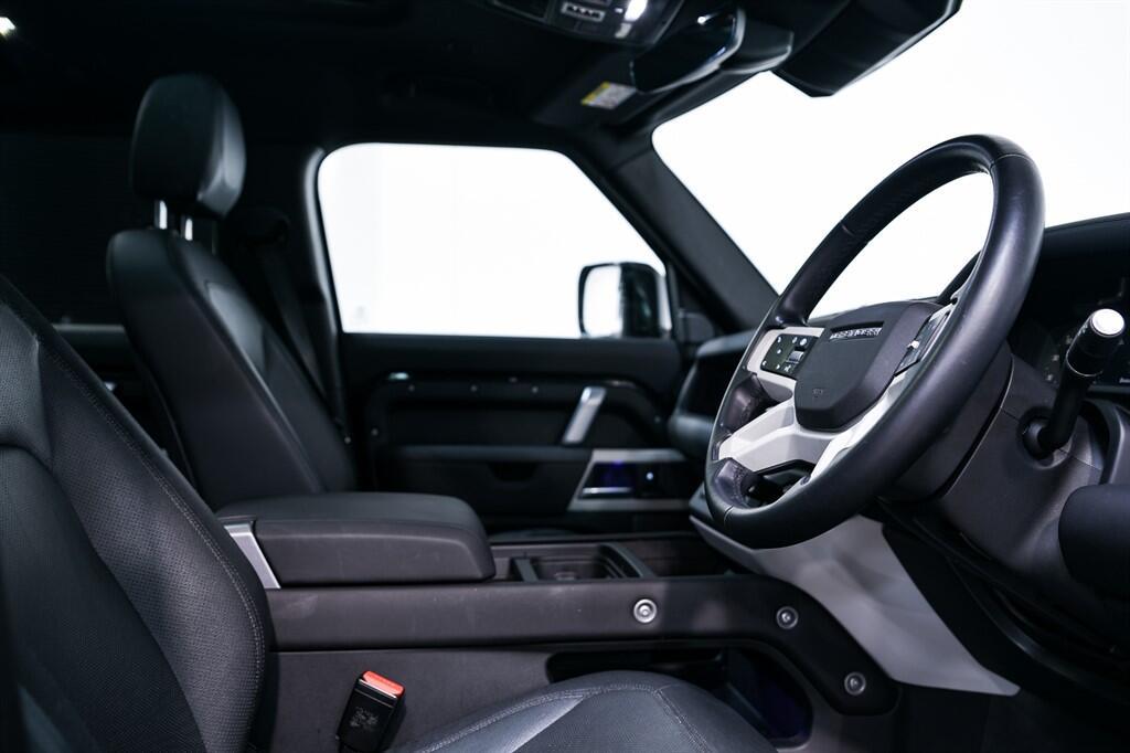 Land Rover Defender 110 - Image 10