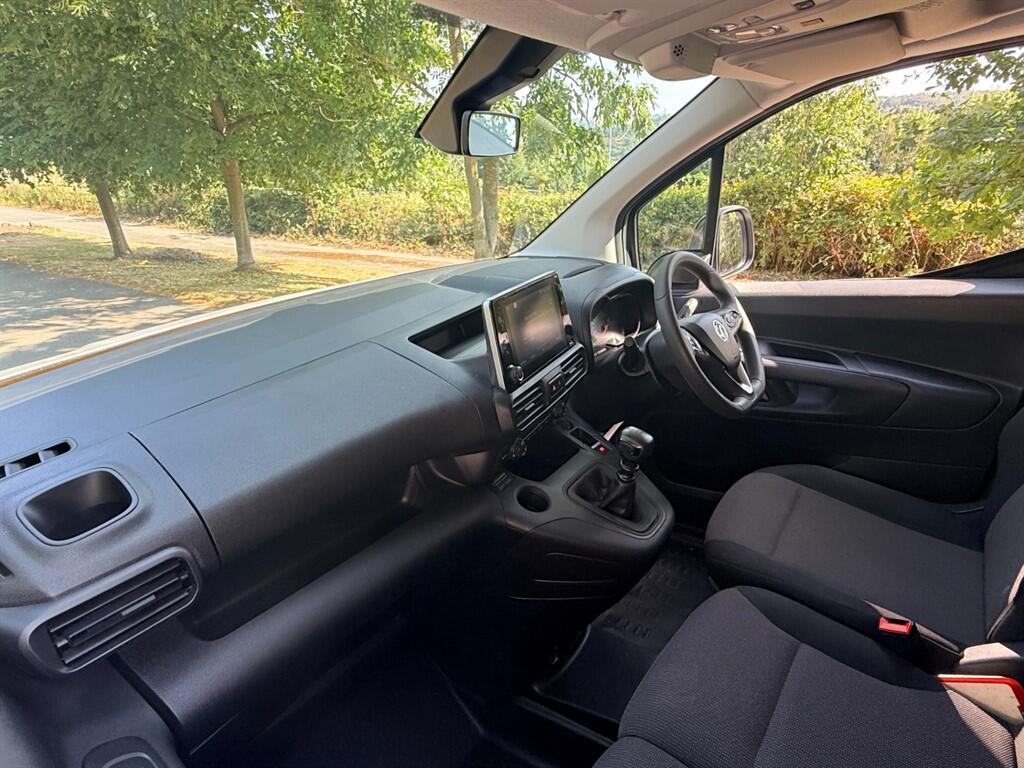 Vauxhall Combo - Image 19
