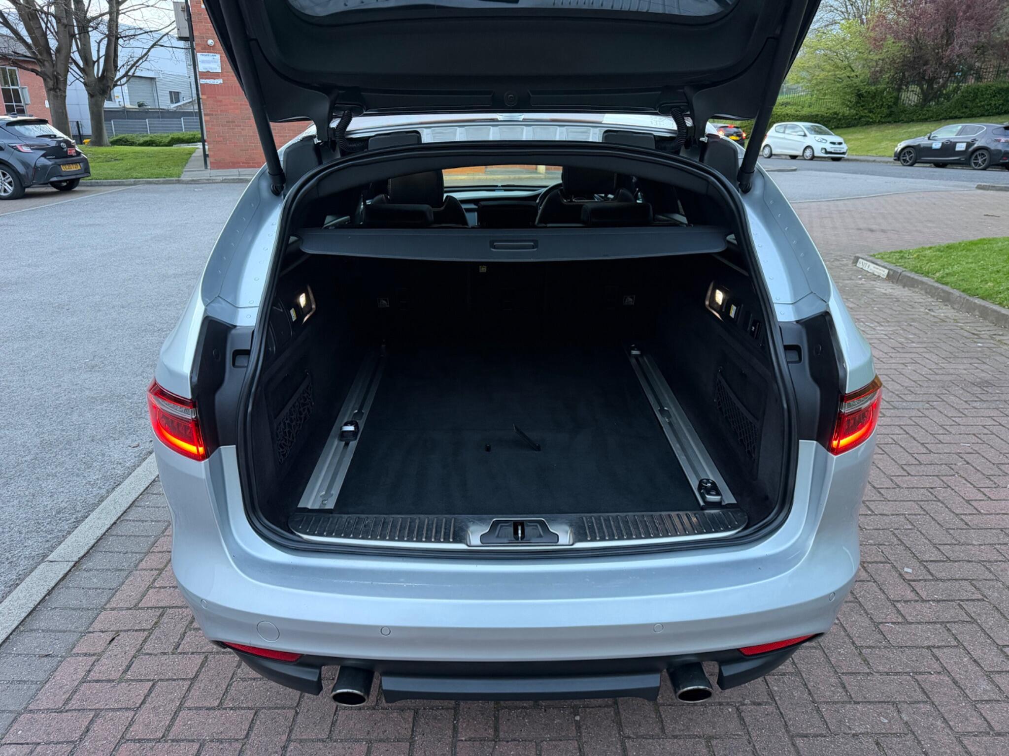 Jaguar XF - Image 14