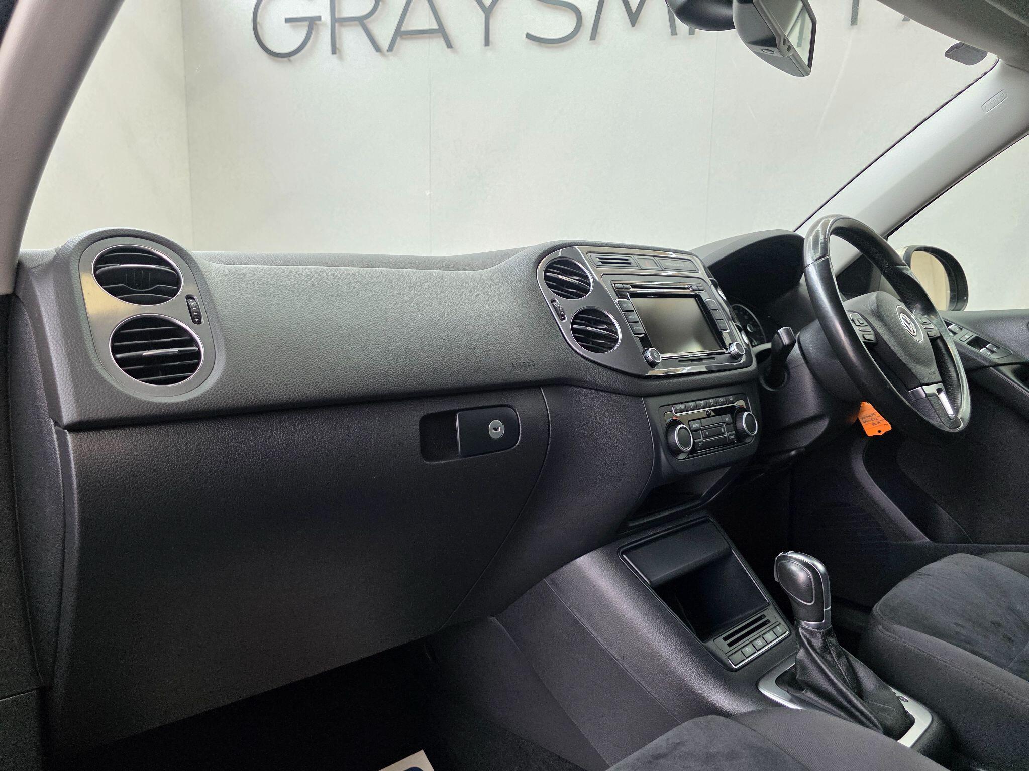 Volkswagen Tiguan - Image 12
