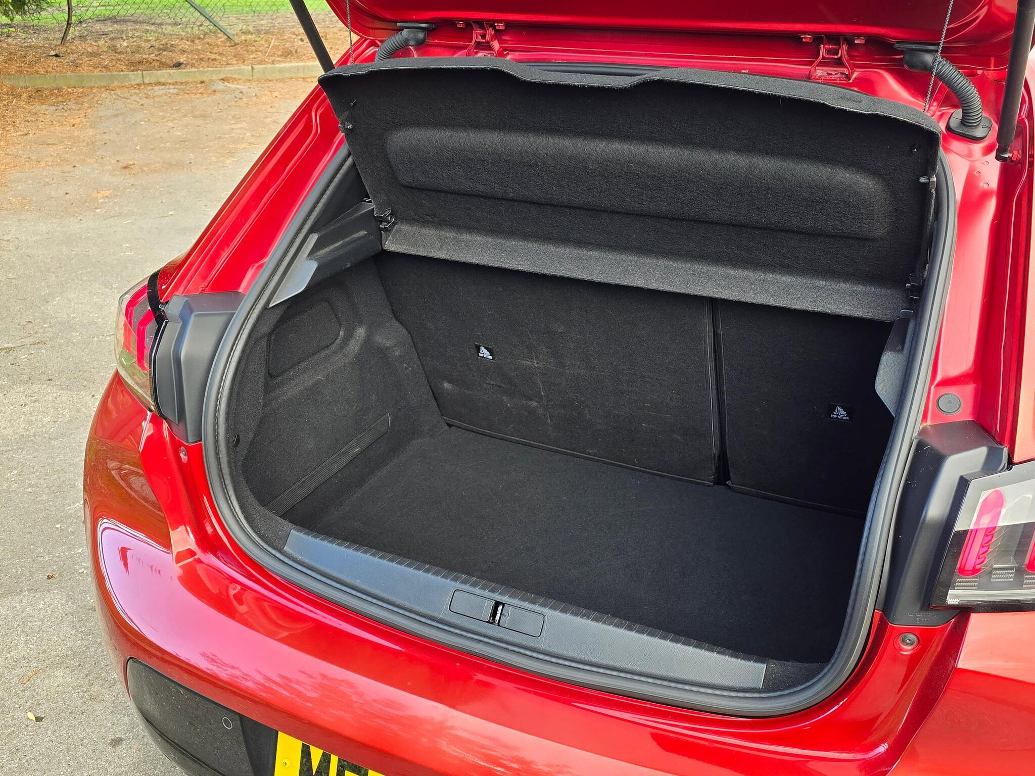 Peugeot 208 - Image 9