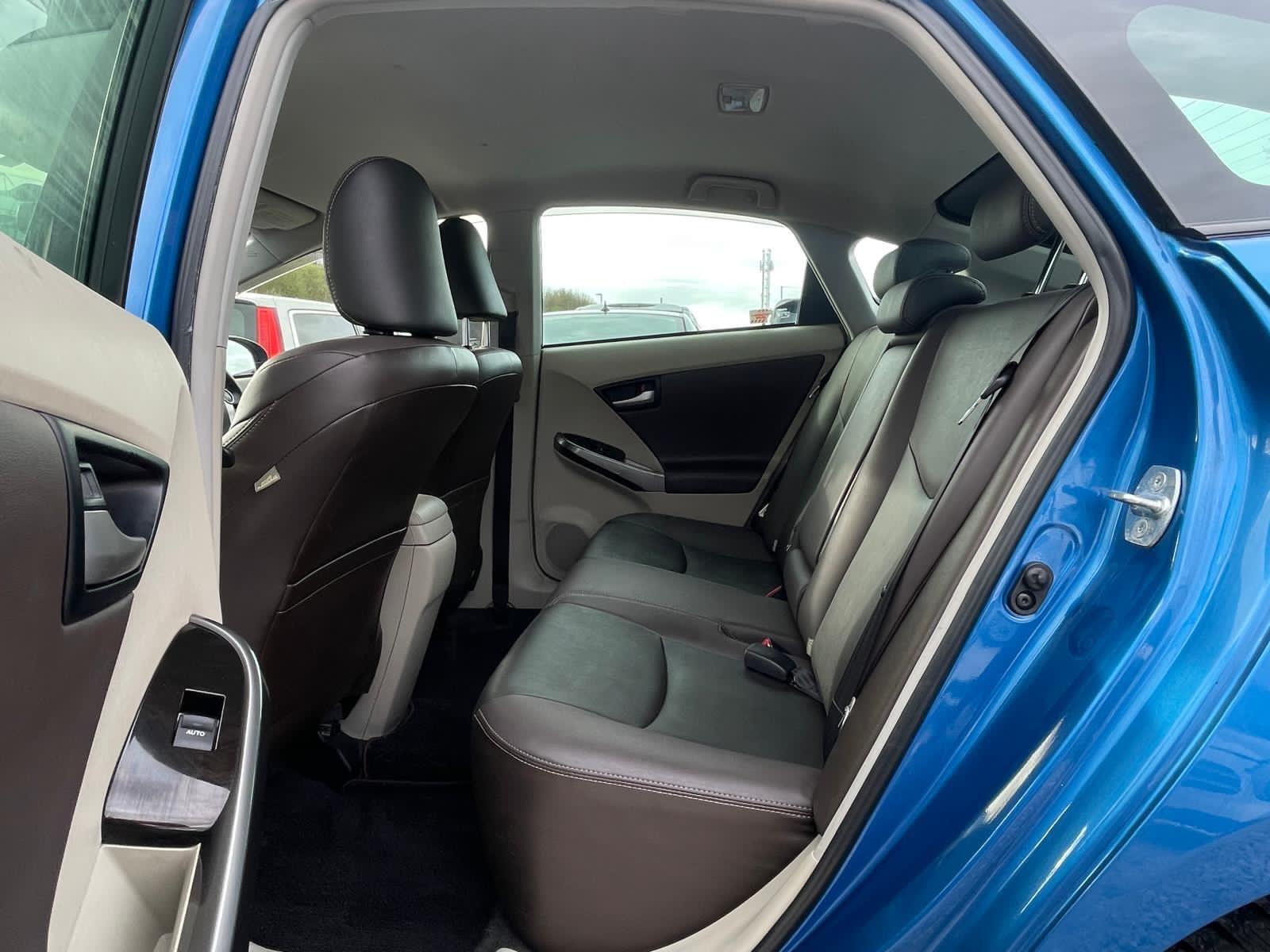 Toyota Prius - Image 40