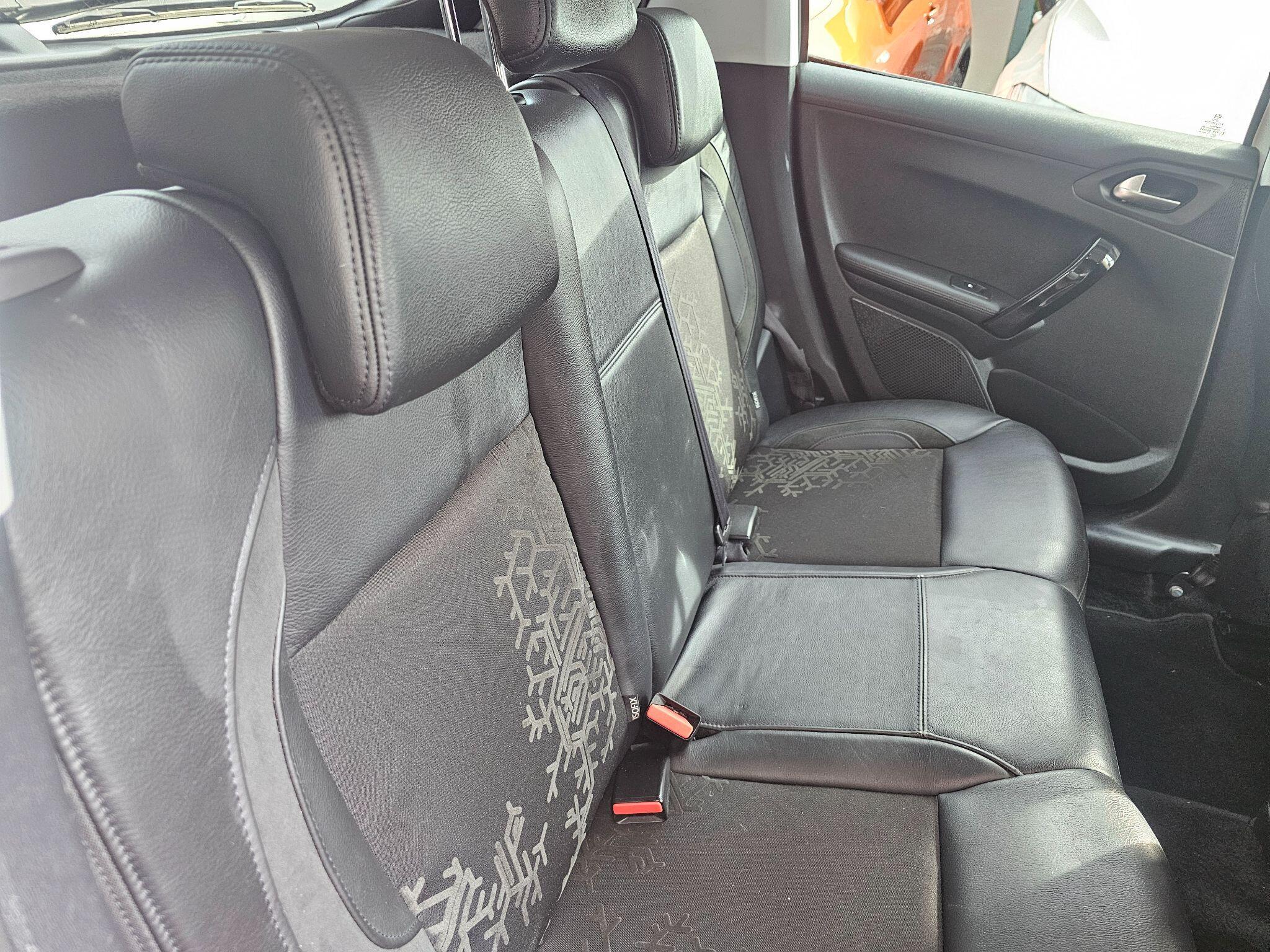 Peugeot 208 - Image 11