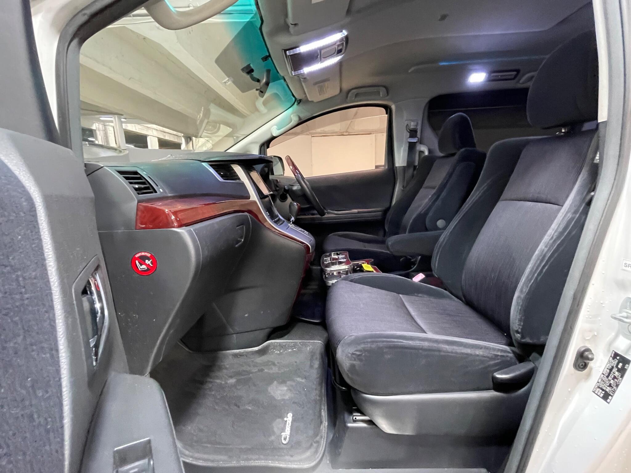 Toyota Vellfire - Image 10