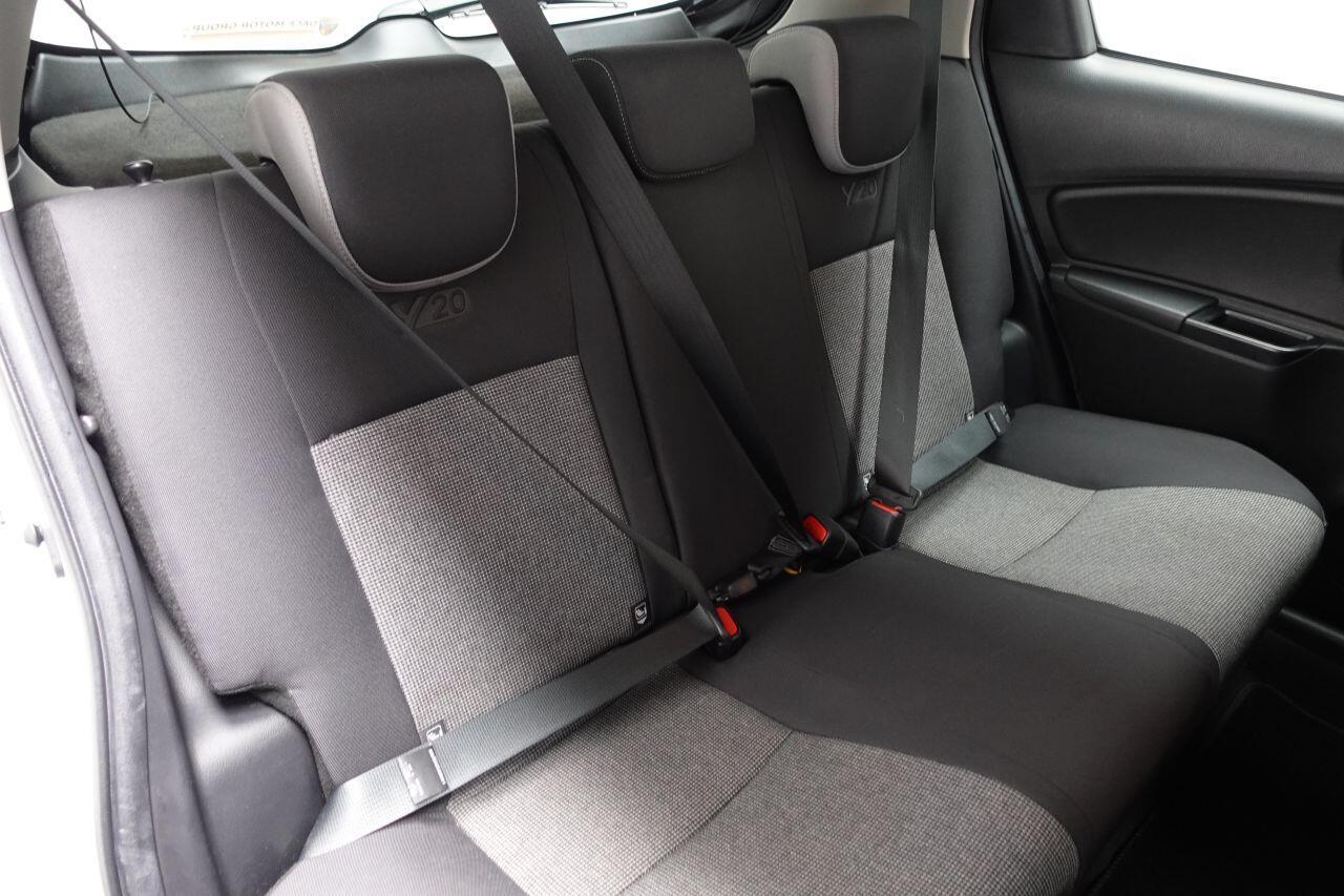 Toyota Yaris - Image 18