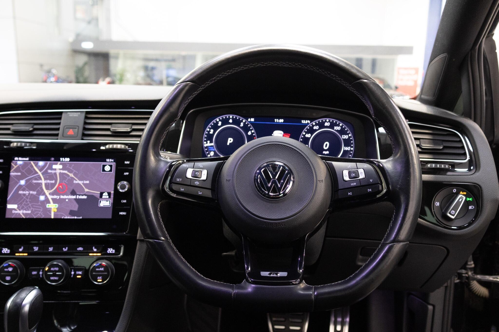 Volkswagen Golf - Image 14