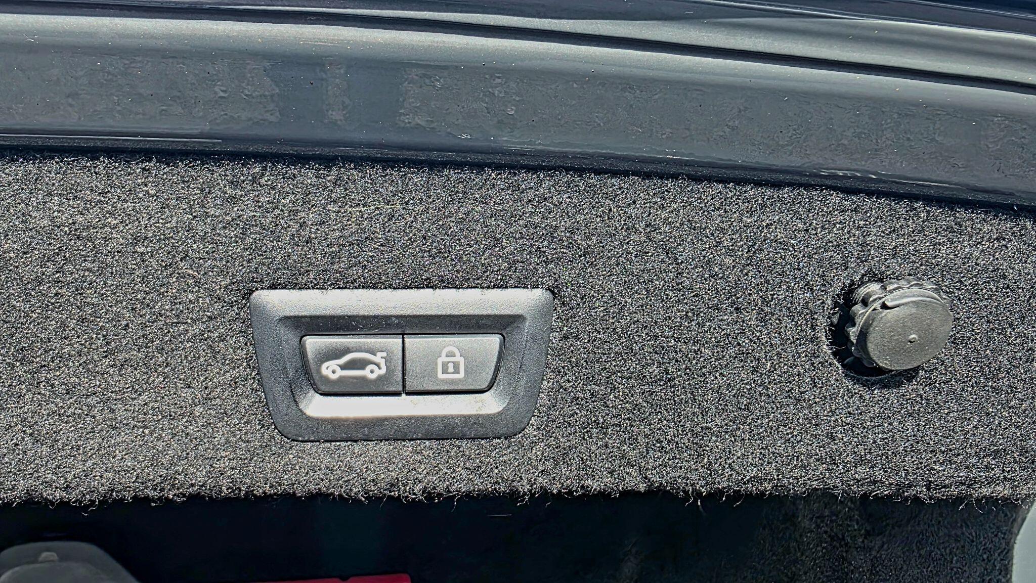 BMW 7 Series - Image 25