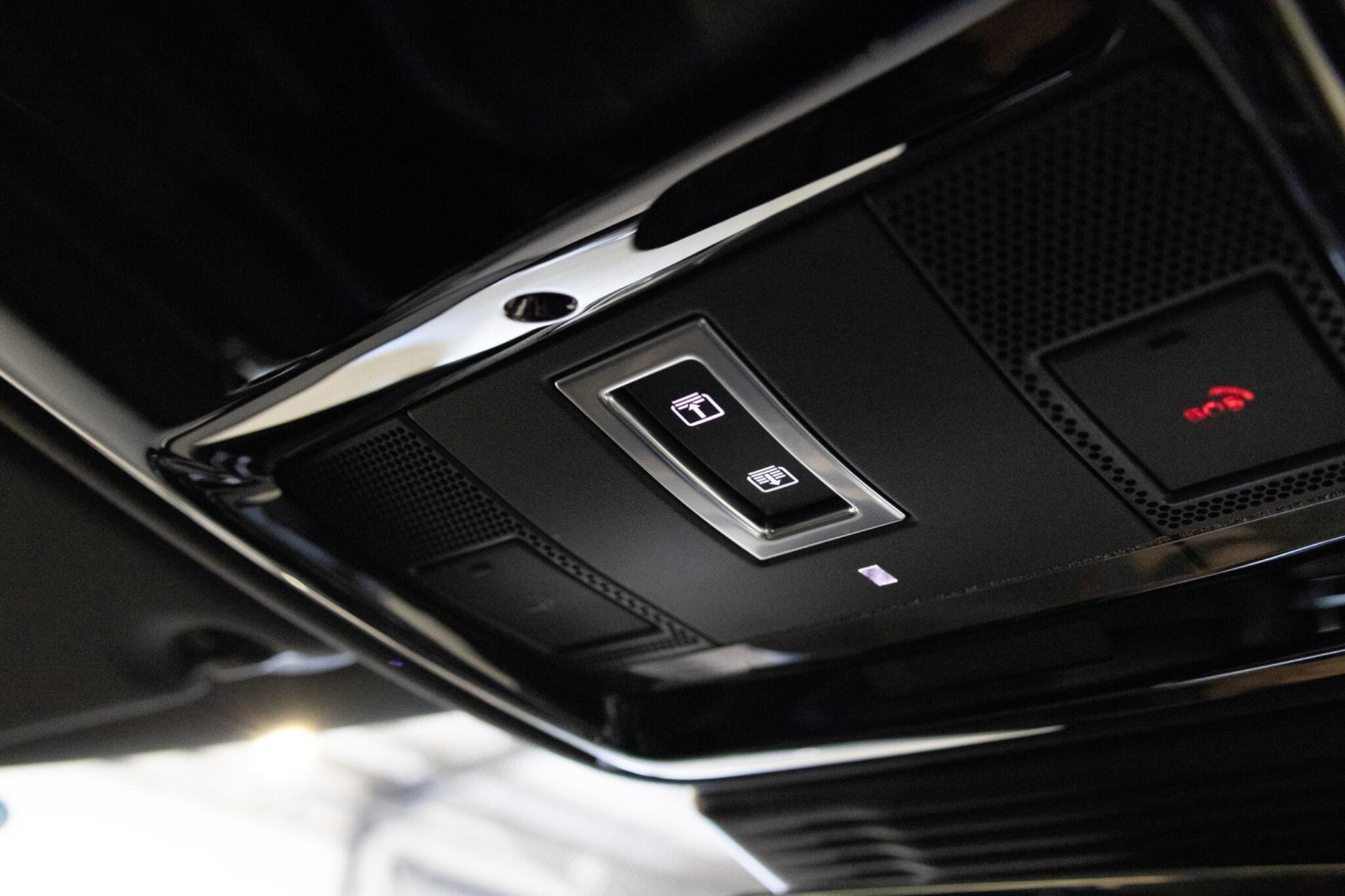 Land Rover Range Rover Velar - Image 36