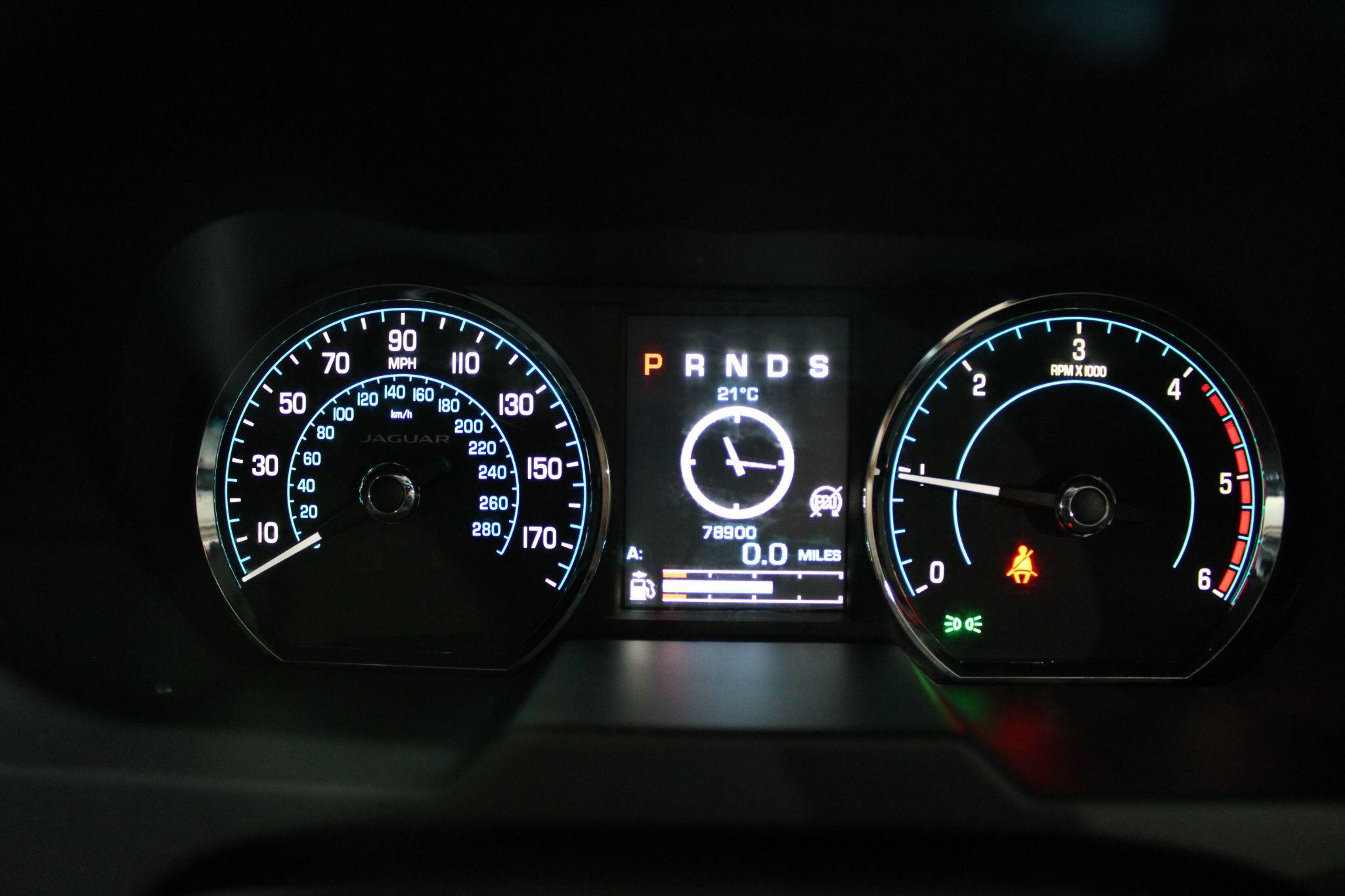 Jaguar XF - Image 14