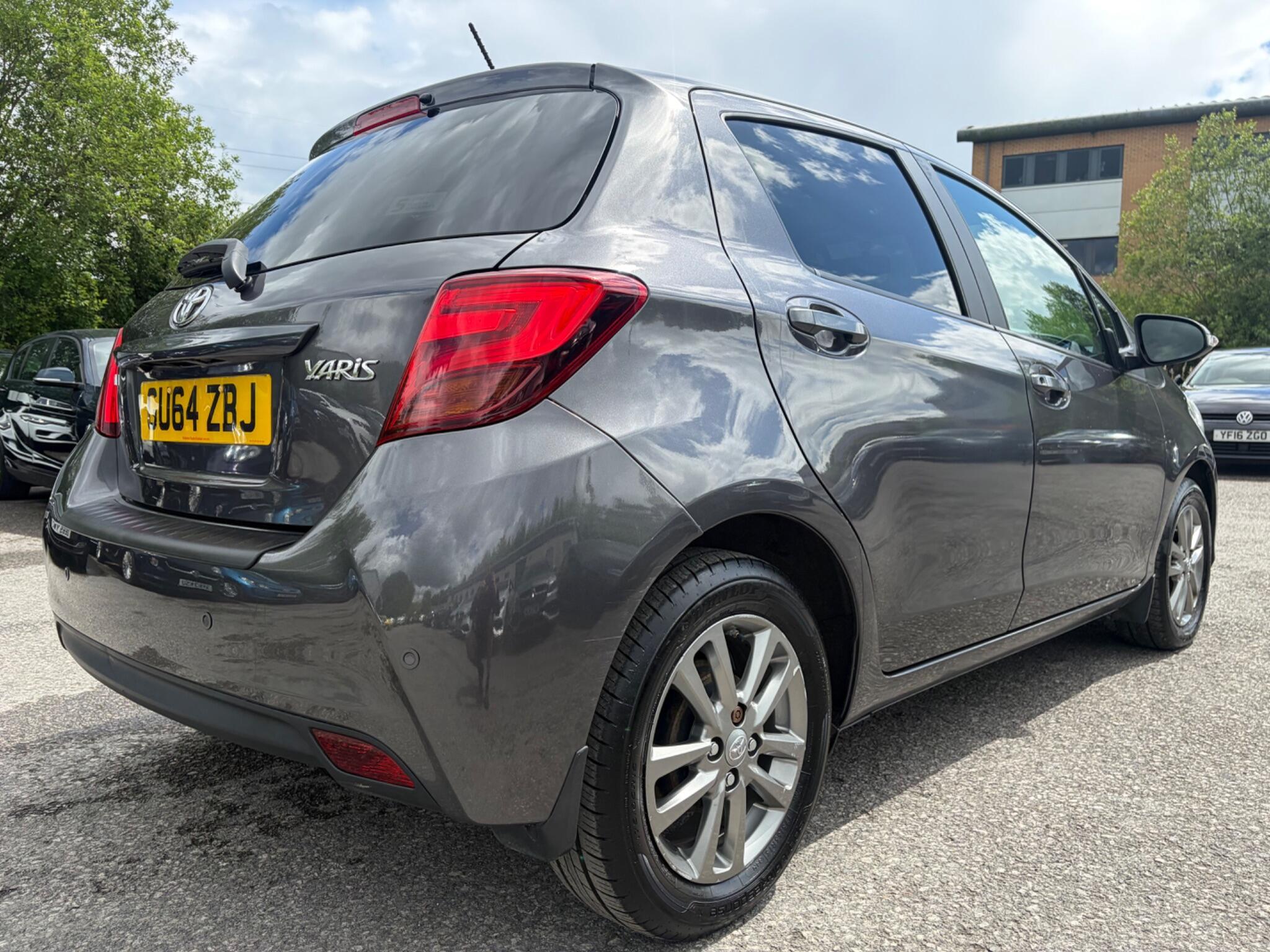 Toyota Yaris - Image 17