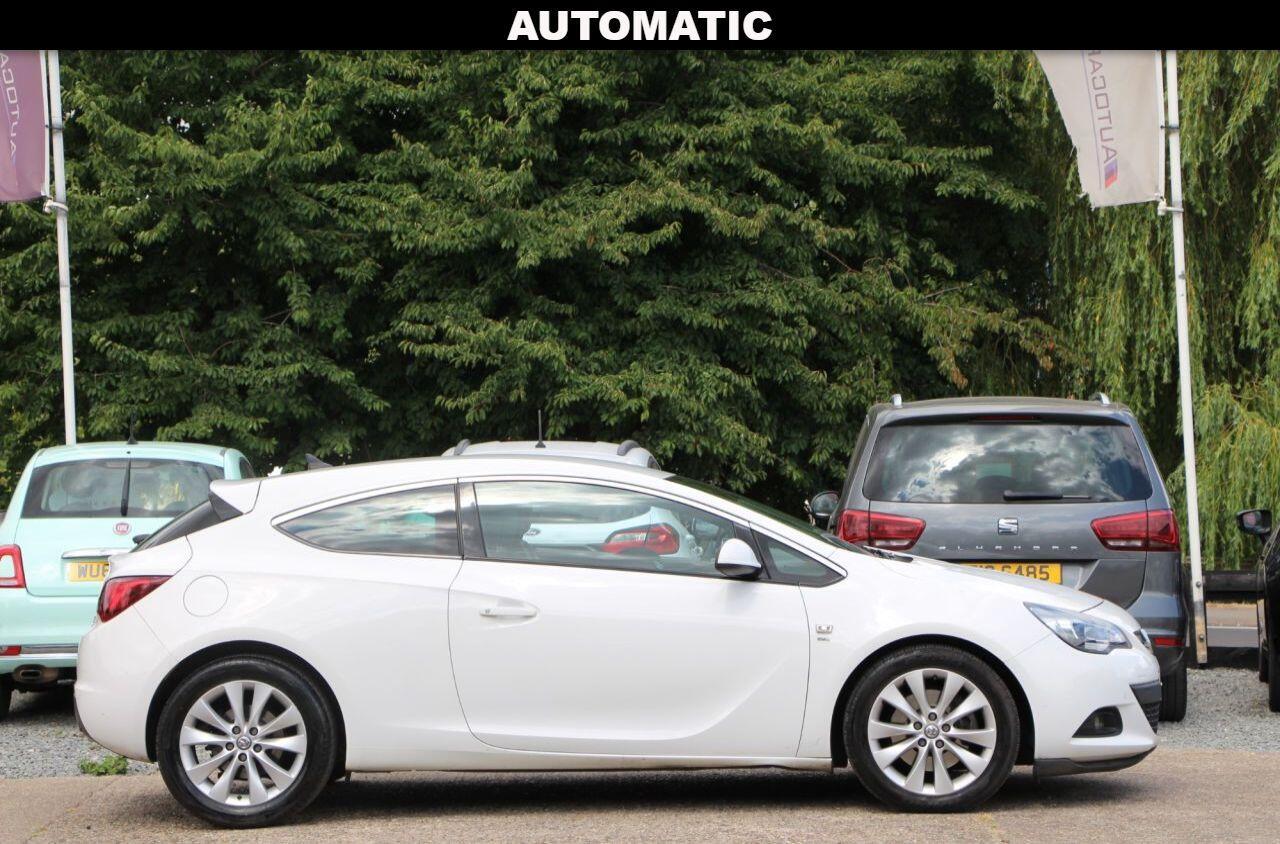Vauxhall Astra GTC - Image 2