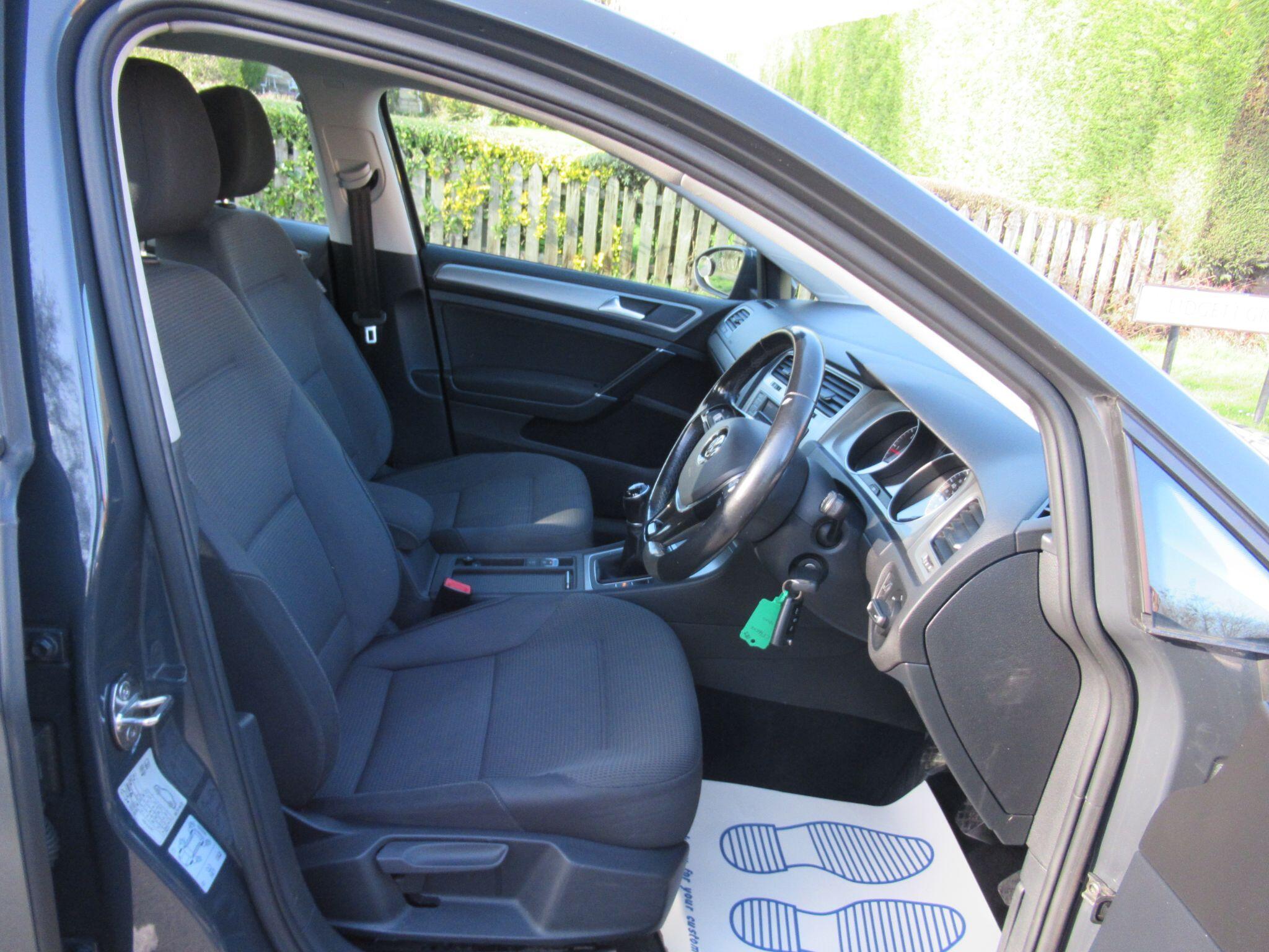 Volkswagen Golf - Image 20
