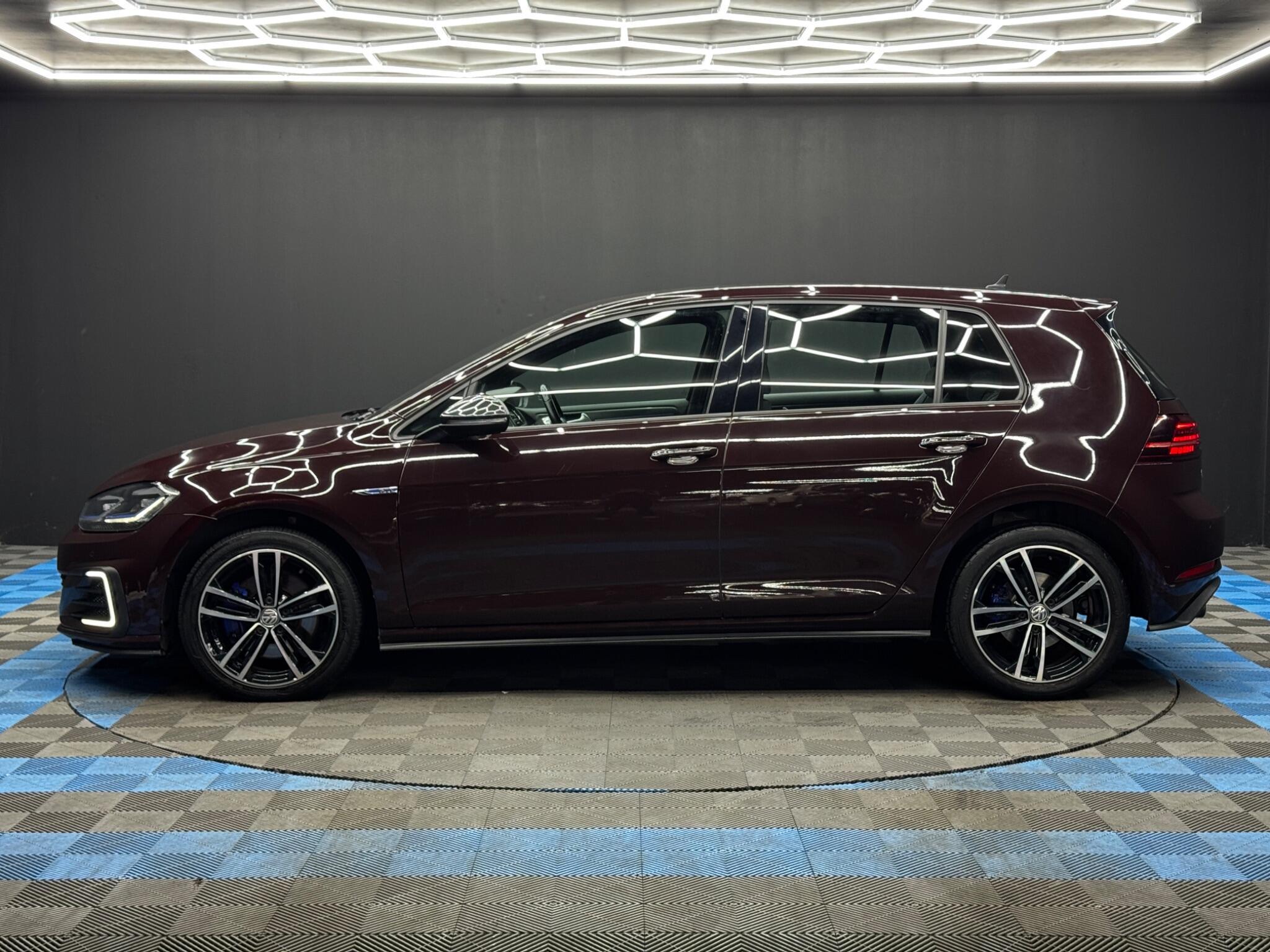 Volkswagen Golf - Image 8