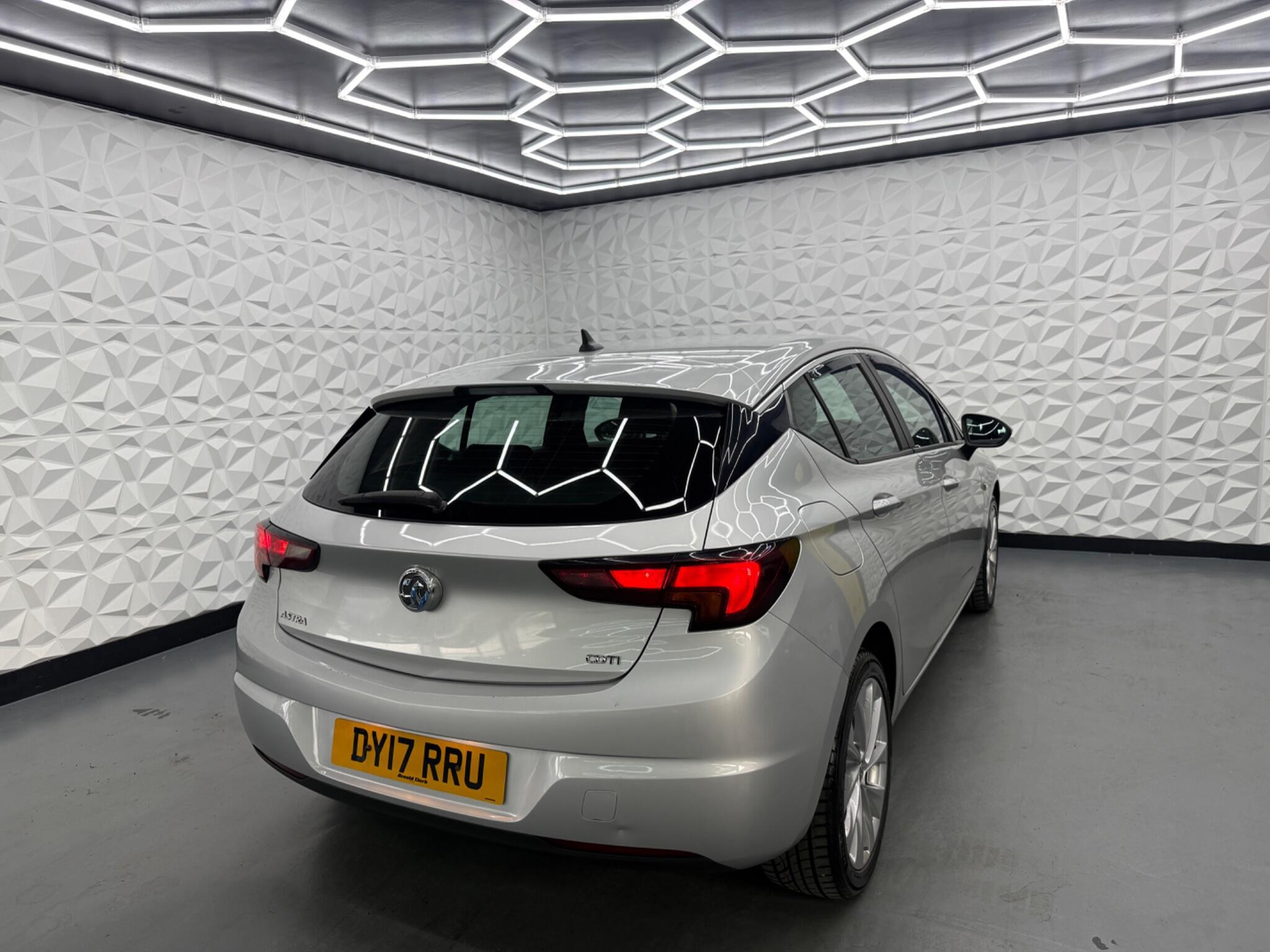 Vauxhall Astra - Image 12