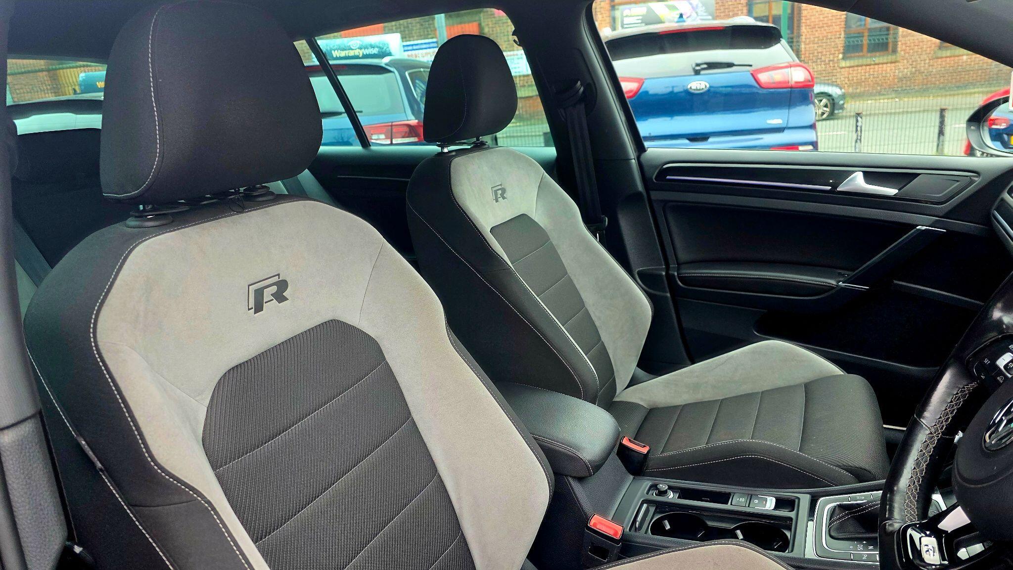 Volkswagen Golf - Image 13