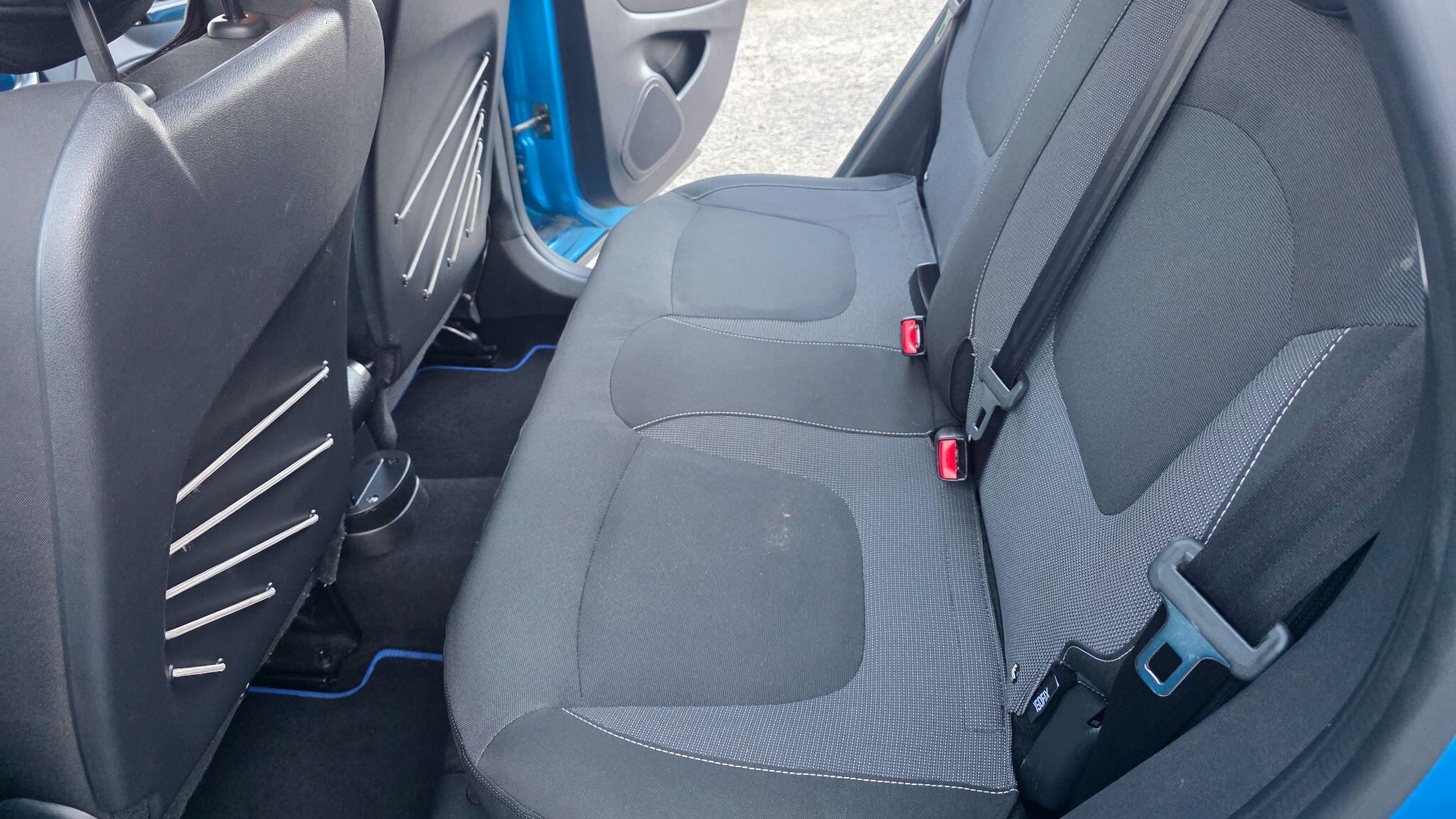 Renault Captur - Image 38