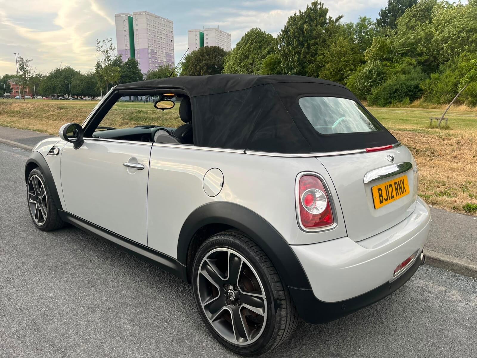 MINI Convertible - Image 10