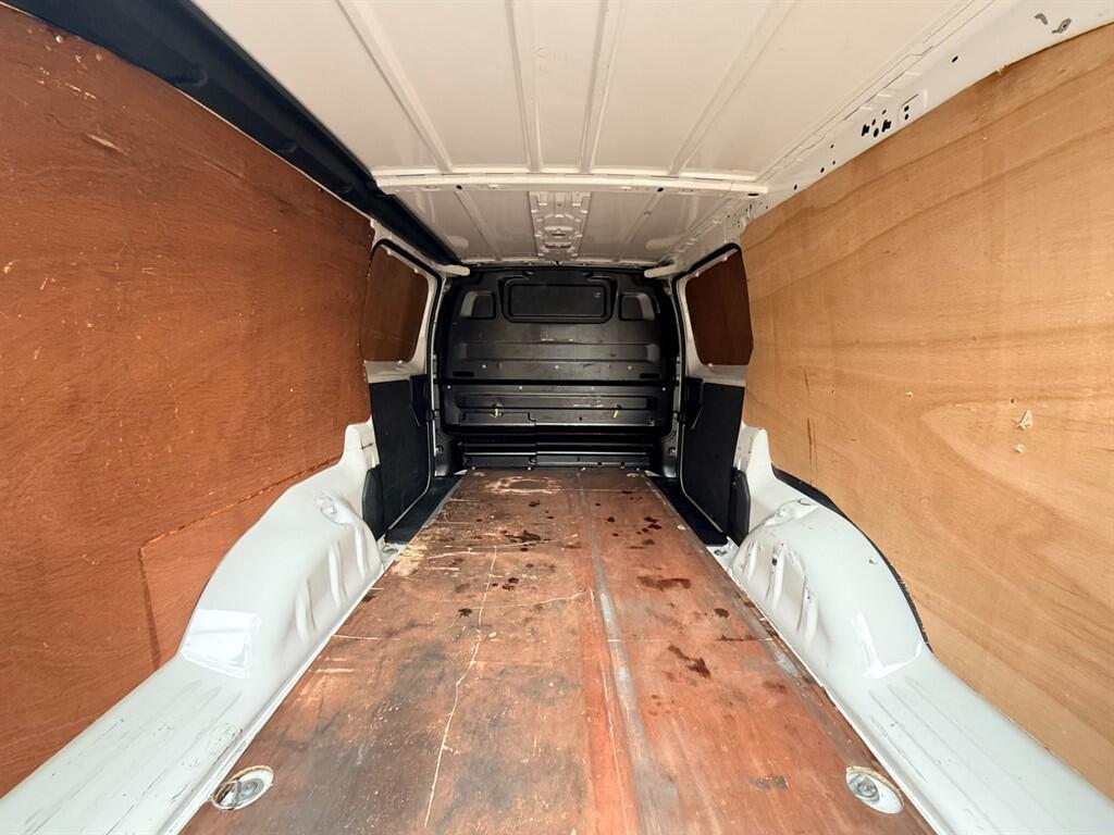 Vauxhall Vivaro - Image 9