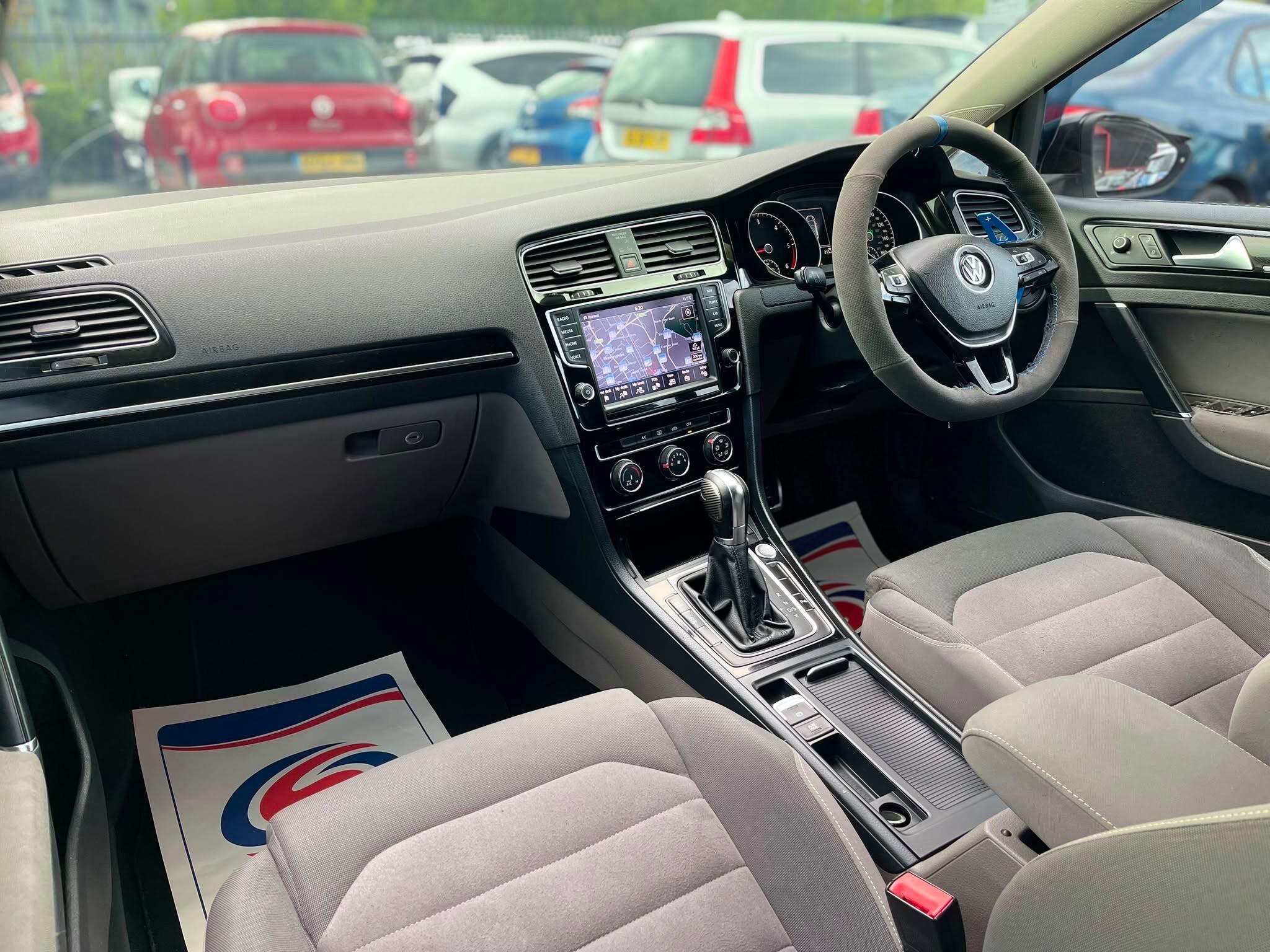 Volkswagen Golf - Image 17