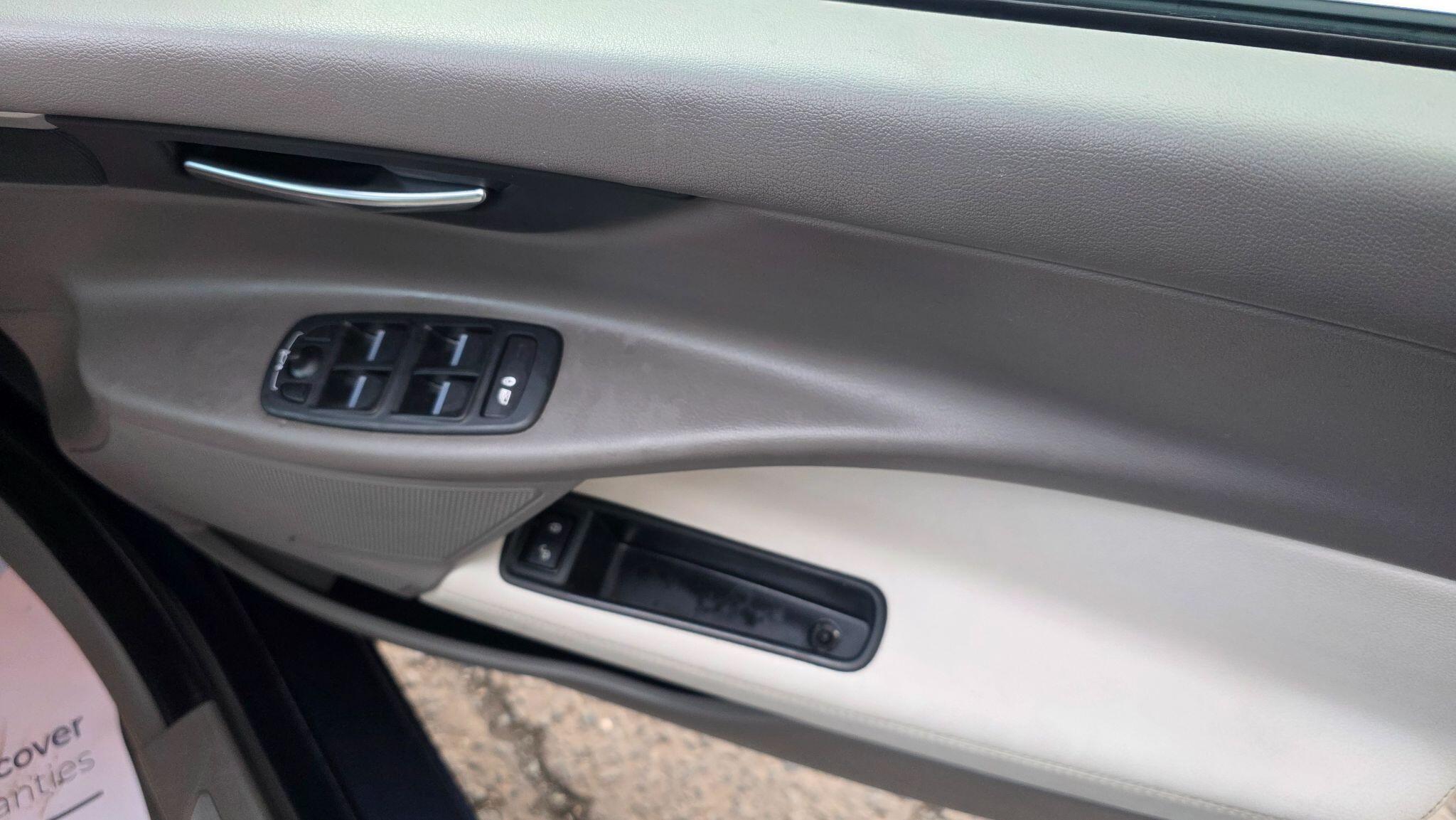 Jaguar XE - Image 20