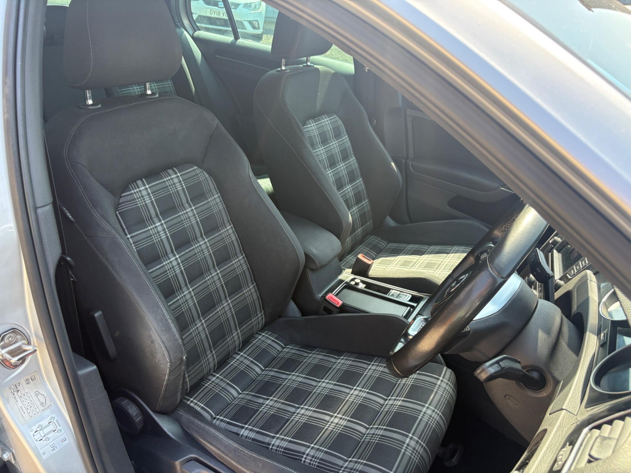 Volkswagen Golf - Image 13