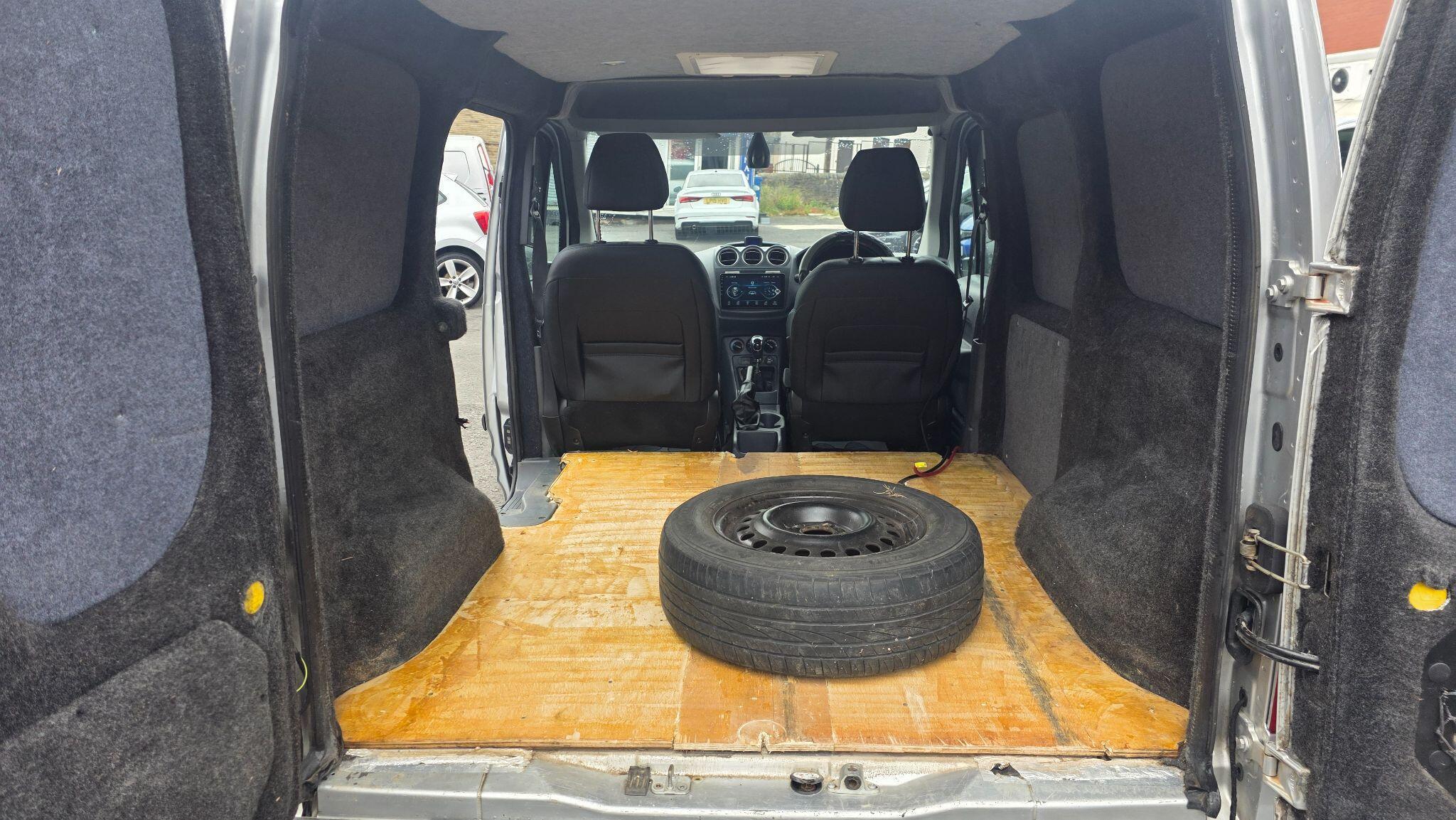 Ford Transit Connect - Image 17