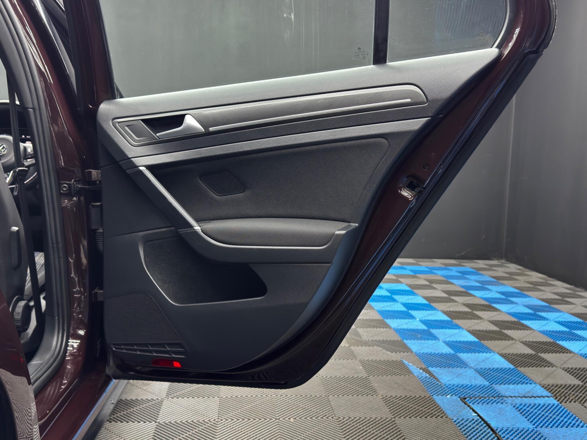 Volkswagen Golf - Image 42