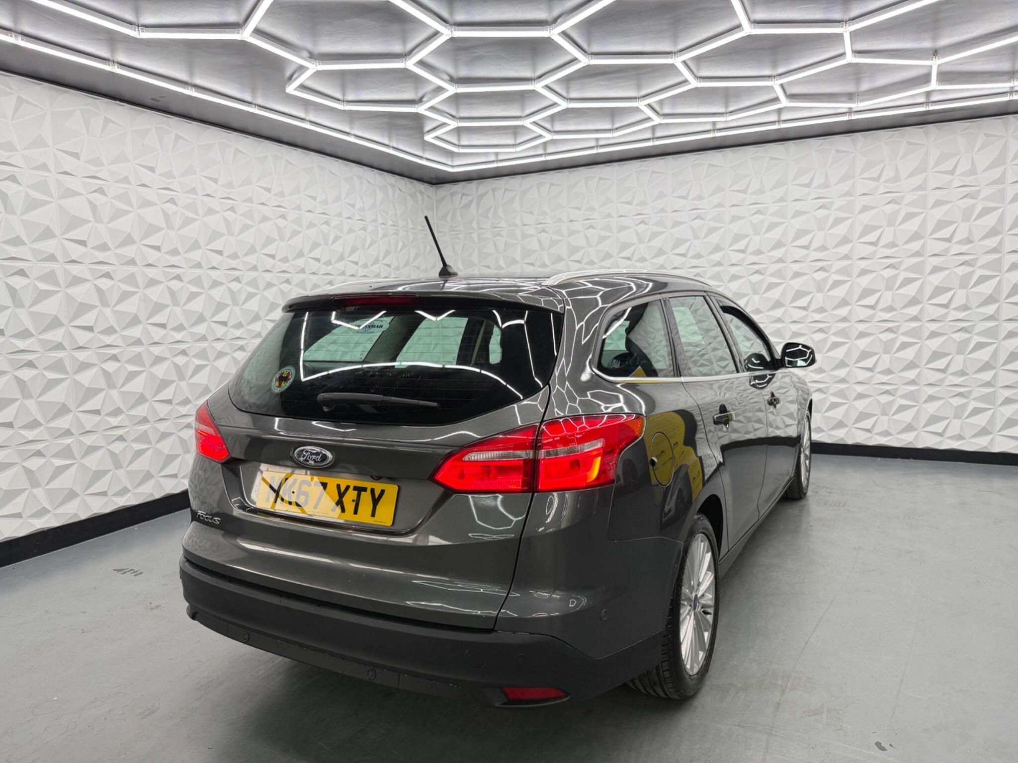 Ford Focus - Image 14